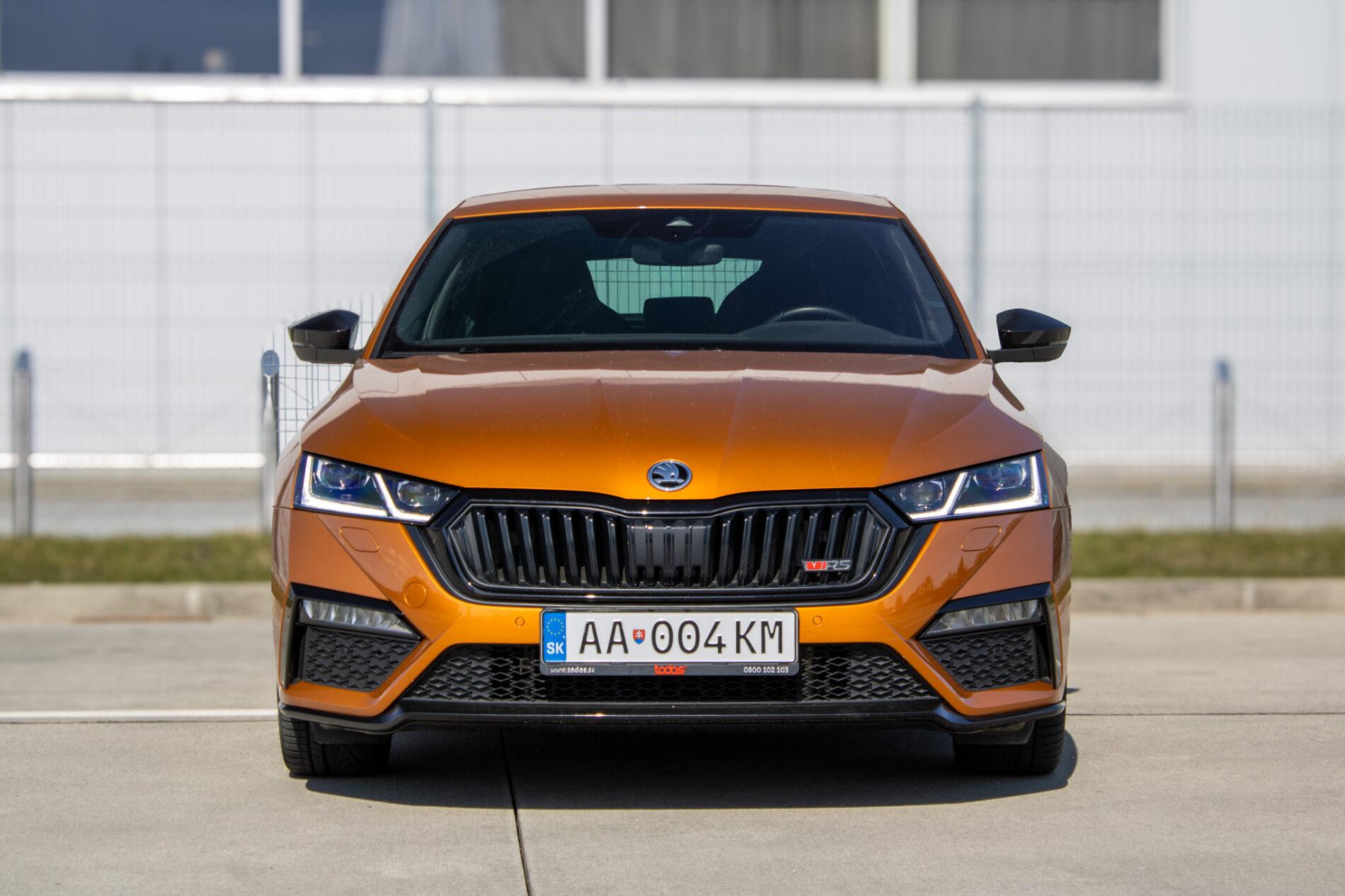 2024 Skoda Octavia RS, oranžová sedan, 18 411 km
