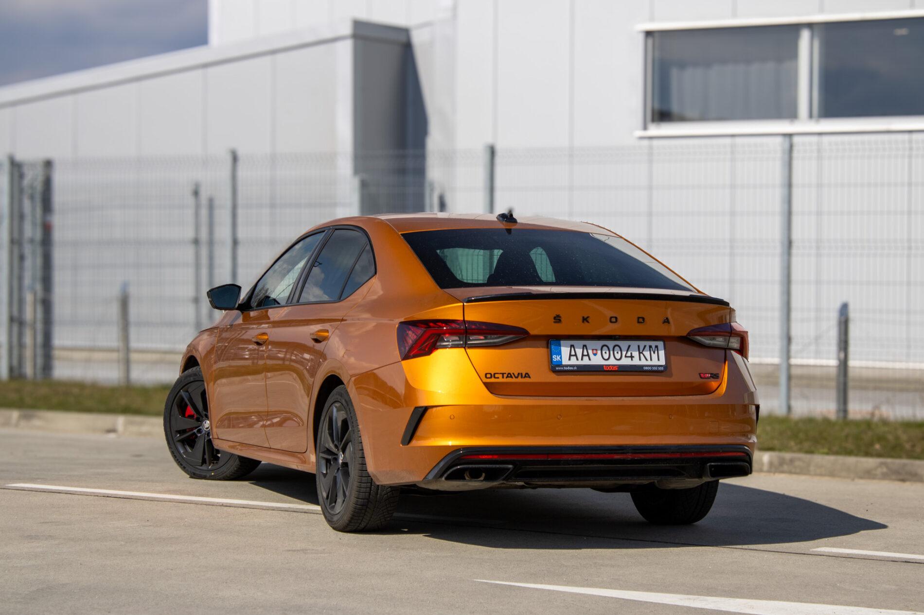 2024 Skoda Octavia RS, oranžová sedan, 18 411 km