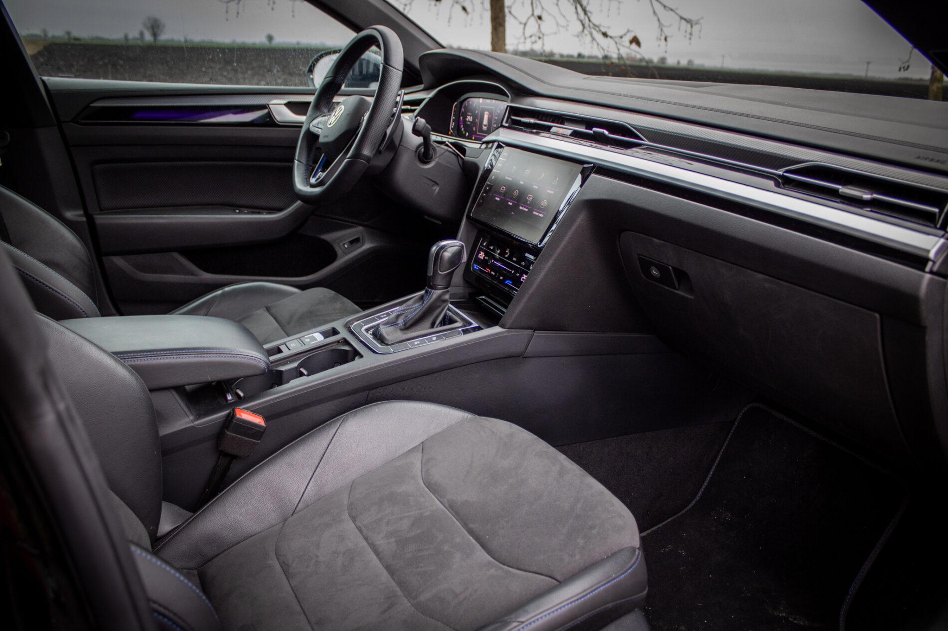 2022 Volkswagen Arteon R, čierna kombi, 40 950 km