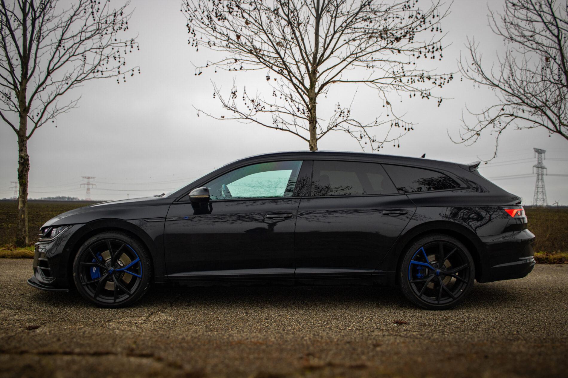 2022 Volkswagen Arteon R, čierna kombi, 40 950 km