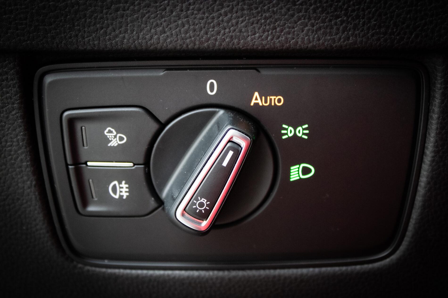 2022 Volkswagen Arteon R, čierna kombi, 40 950 km