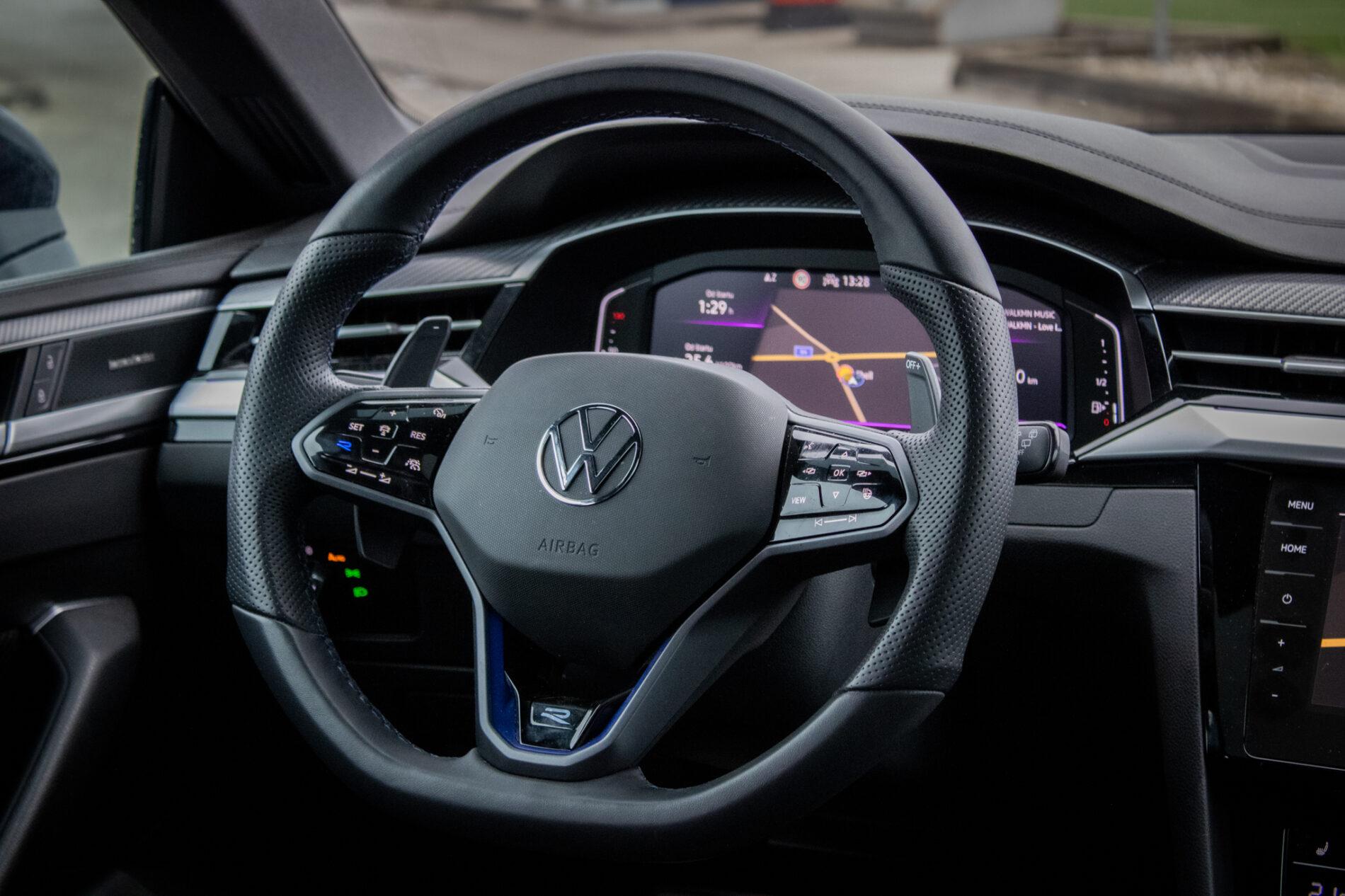 2022 Volkswagen Arteon R, čierna kombi, 40 950 km