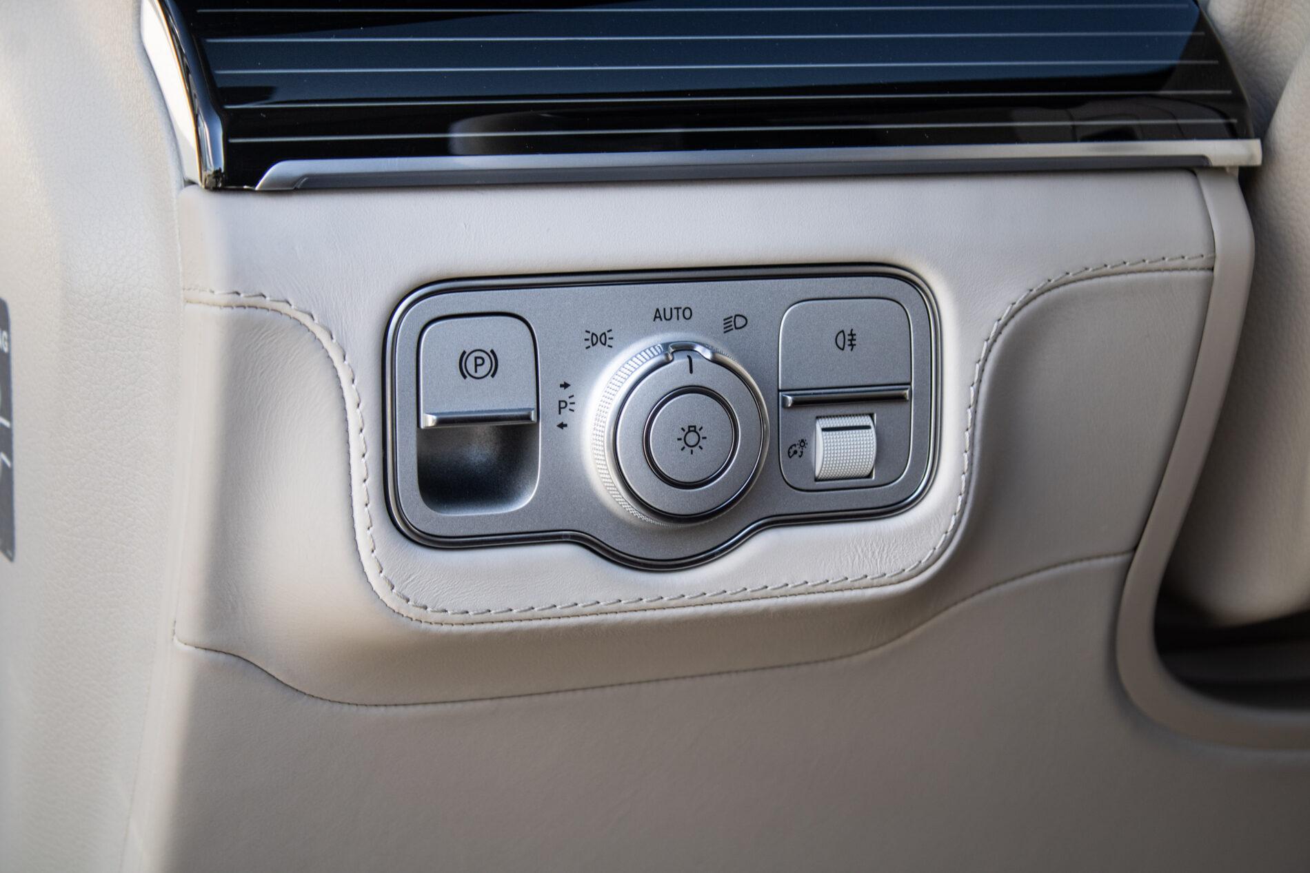 2022 Mercedes-Benz GLS Maybach, sivá suv, 42 000 km