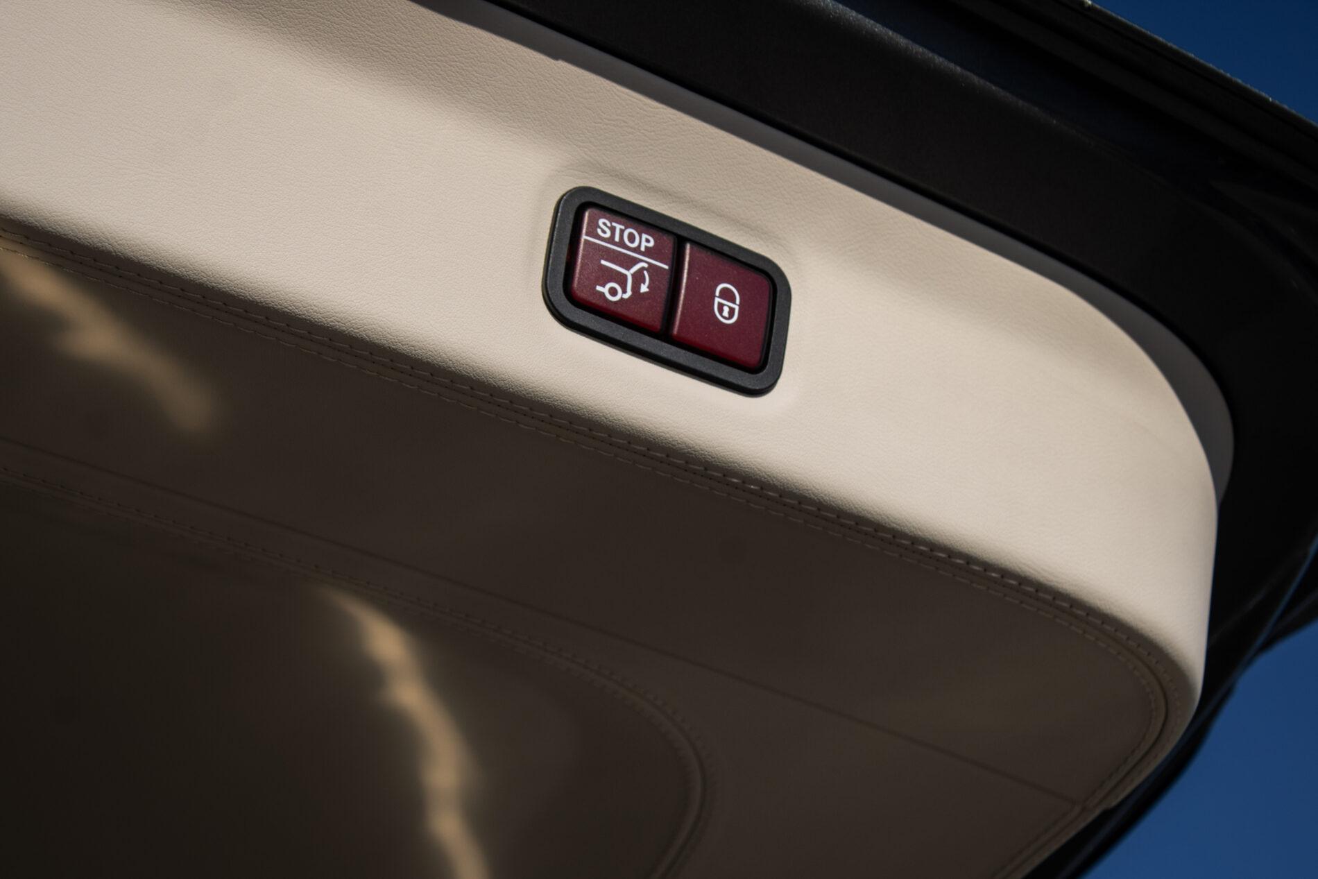 2022 Mercedes-Benz GLS Maybach, sivá suv, 42 000 km