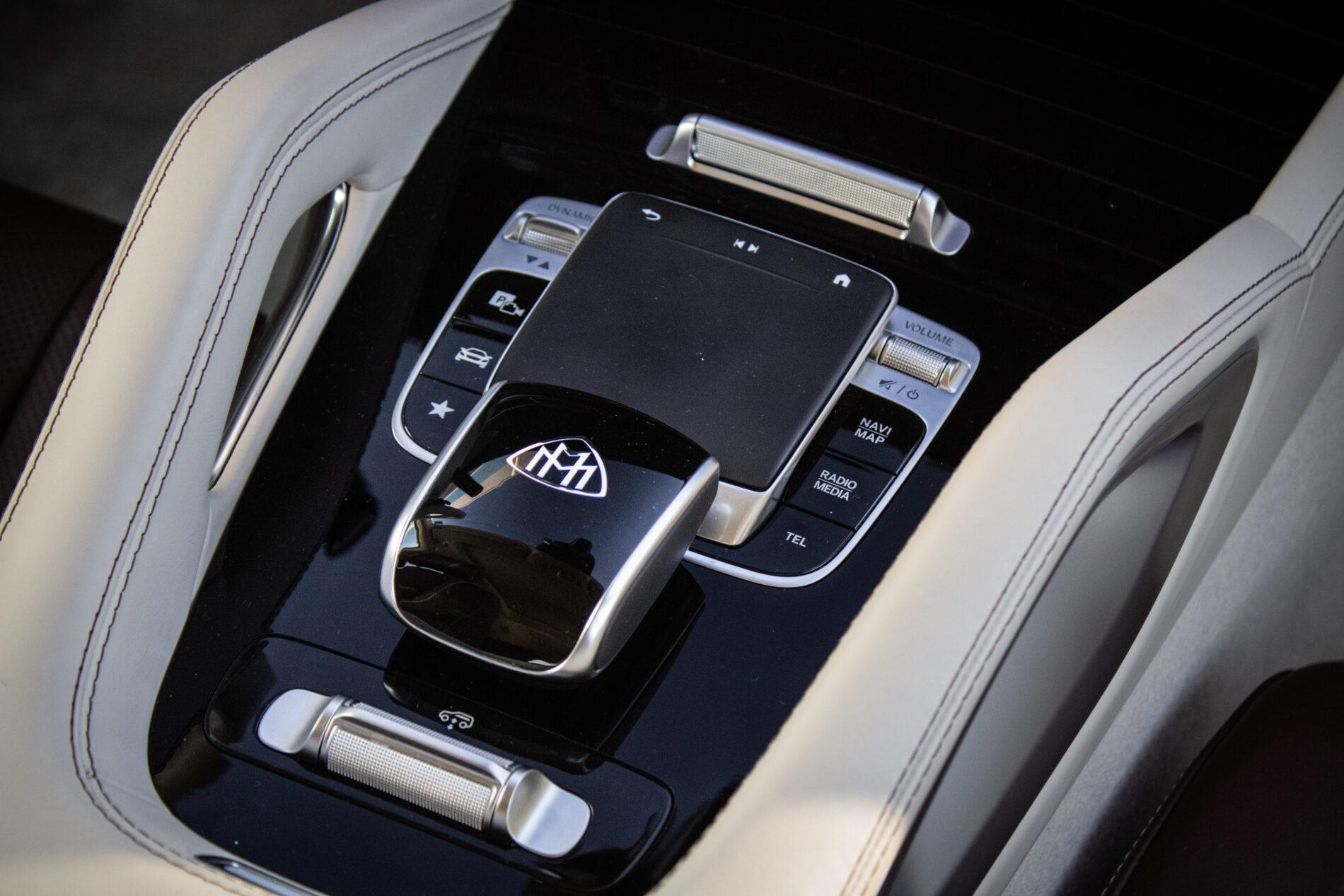 2022 Mercedes-Benz GLS Maybach, sivá suv, 42 000 km