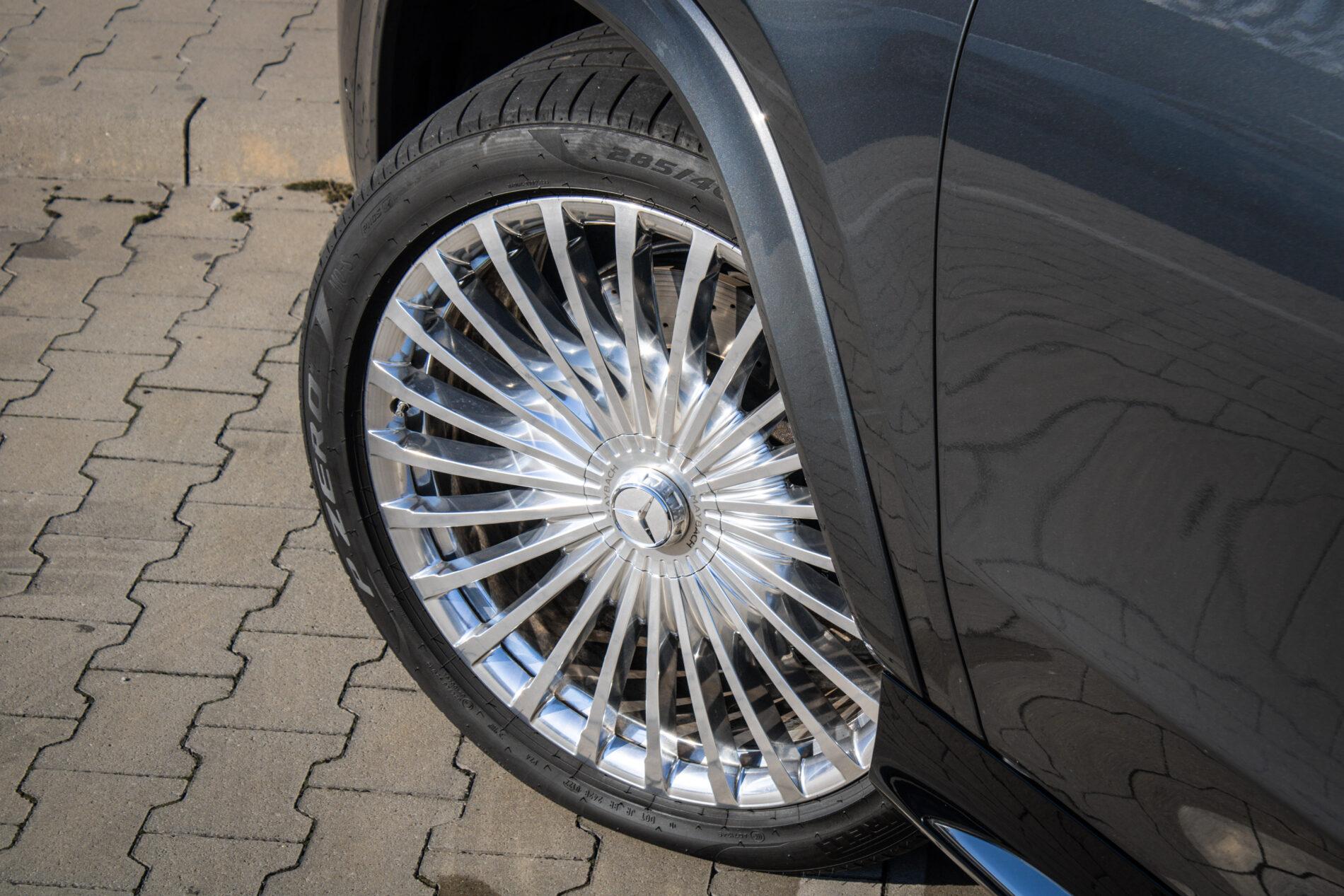 2022 Mercedes-Benz GLS Maybach, sivá suv, 42 000 km