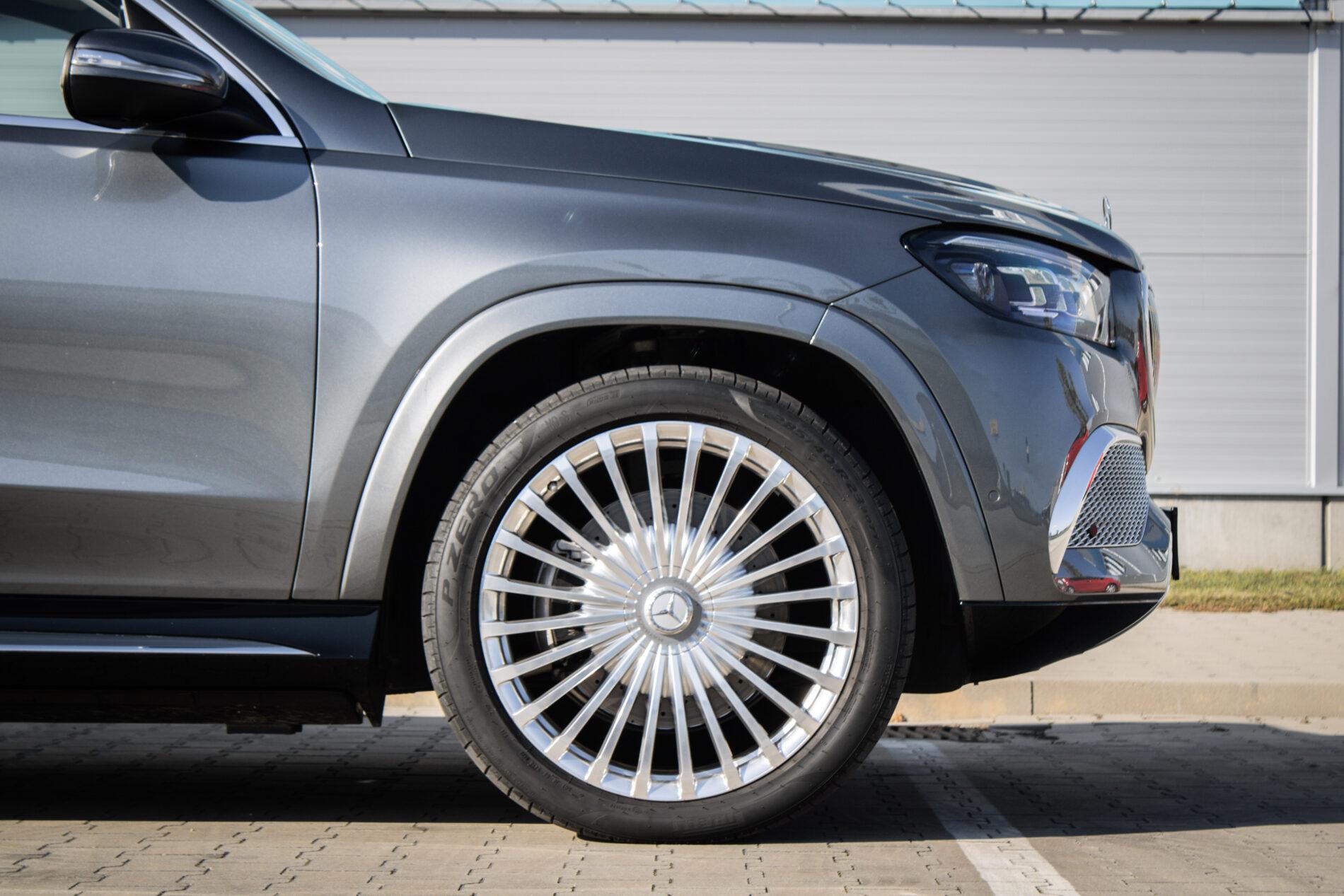 2022 Mercedes-Benz GLS Maybach, sivá suv, 42 000 km
