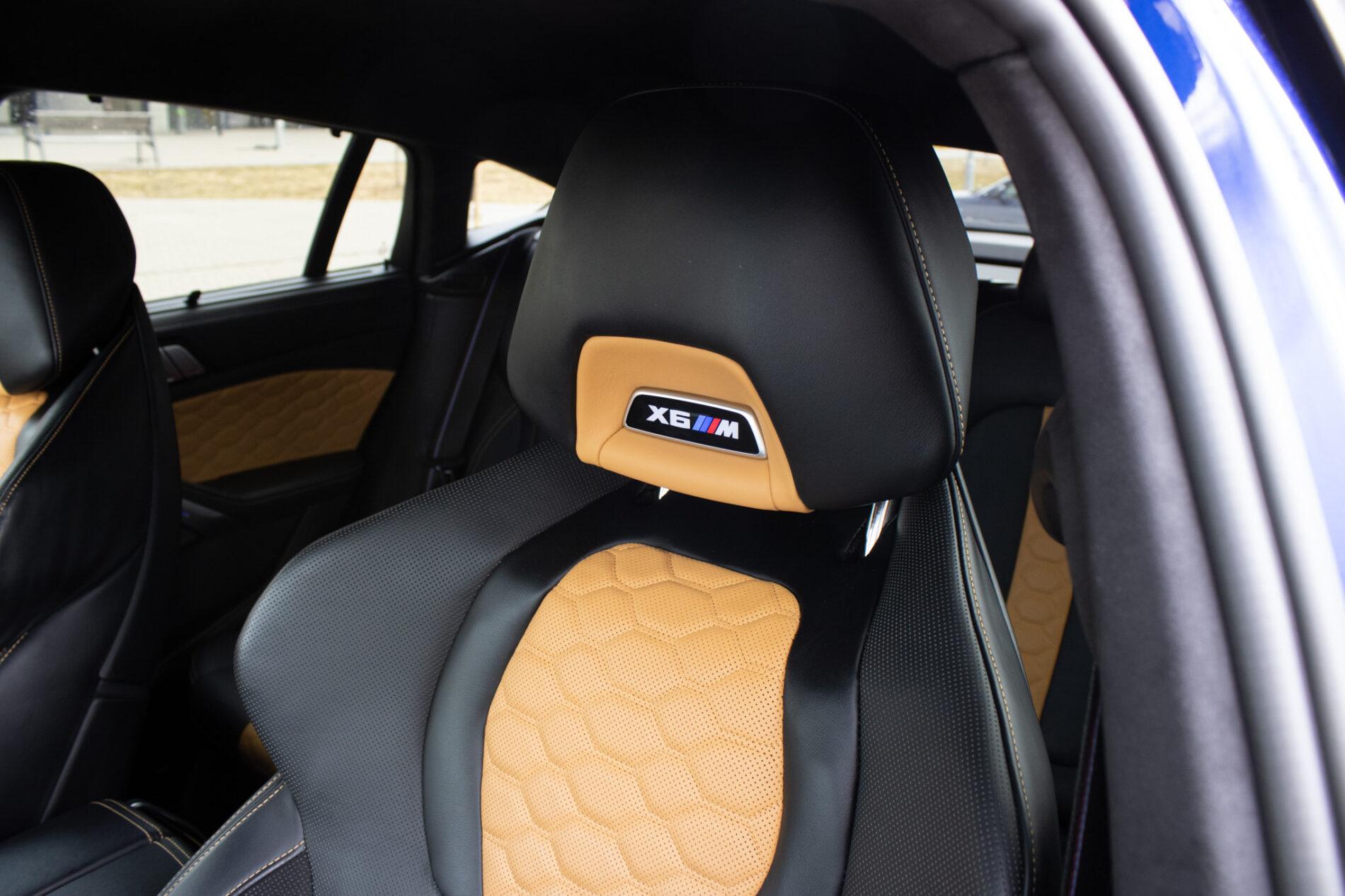 2021 BMW X6 M, modrá suv, 58 721 km