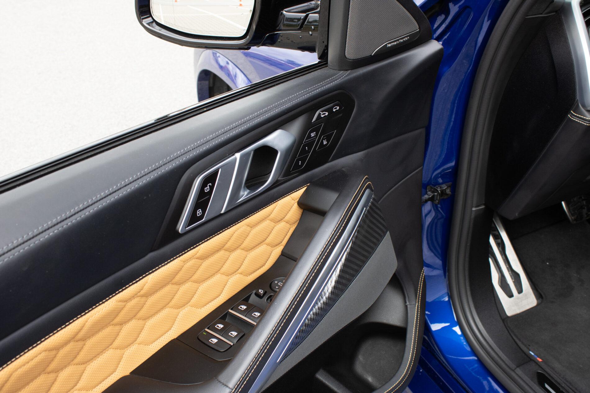 2021 BMW X6 M, modrá suv, 58 721 km