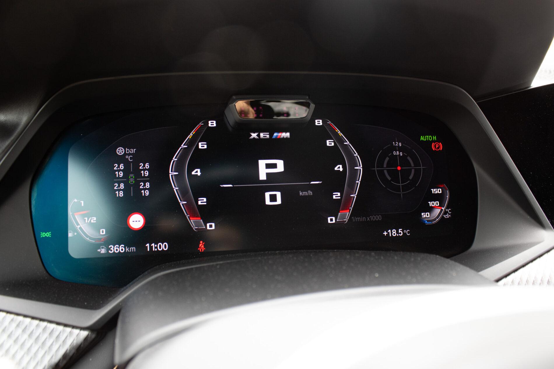 2021 BMW X6 M, modrá suv, 58 721 km