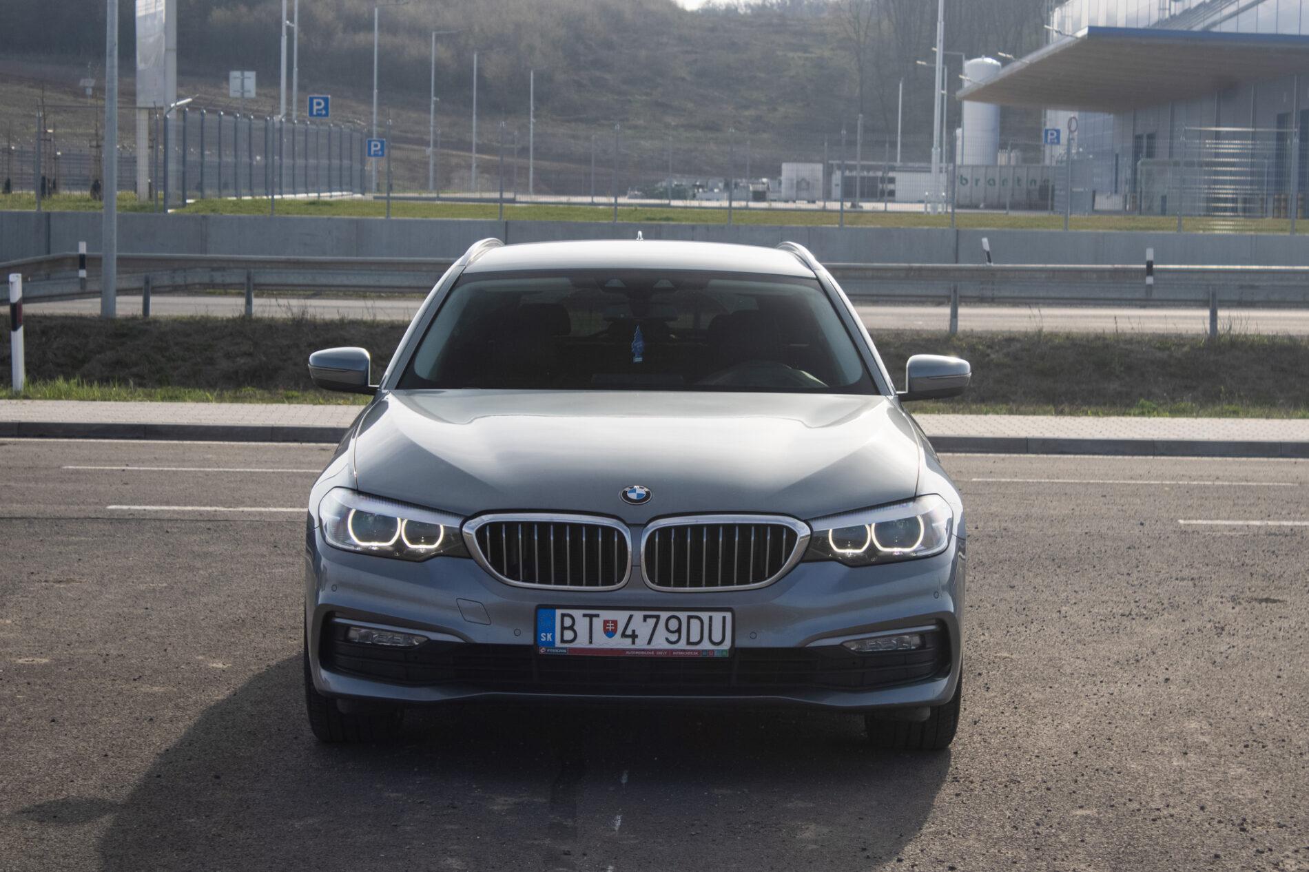2017 BMW 530d, sivá kombi, 284 000 km