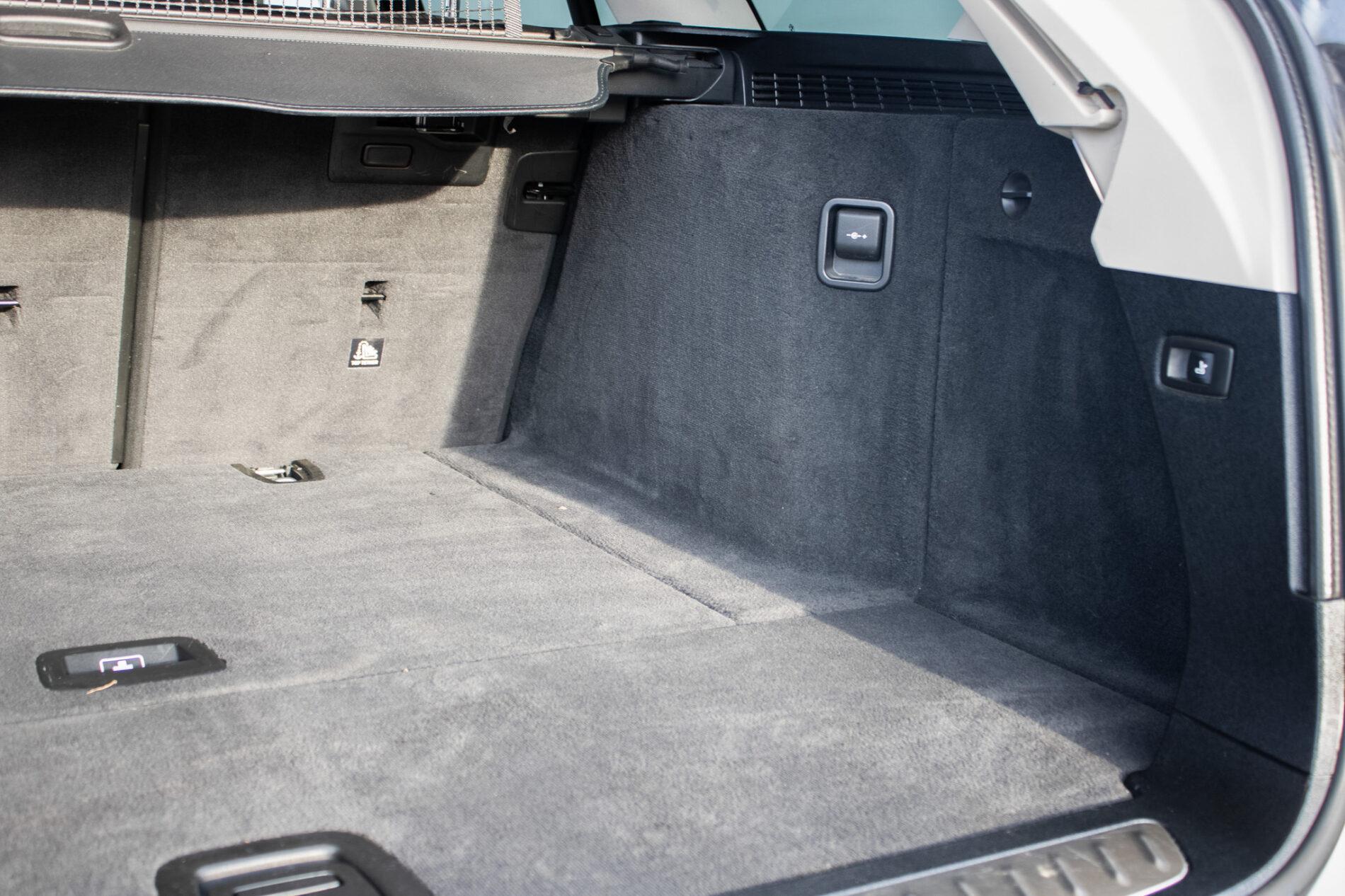 2017 BMW 530d, sivá kombi, 284 000 km