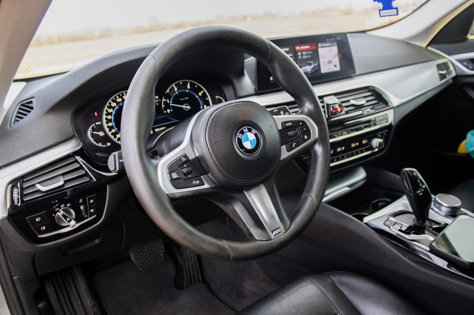 2017 BMW 530d, sivá kombi, 284 000 km