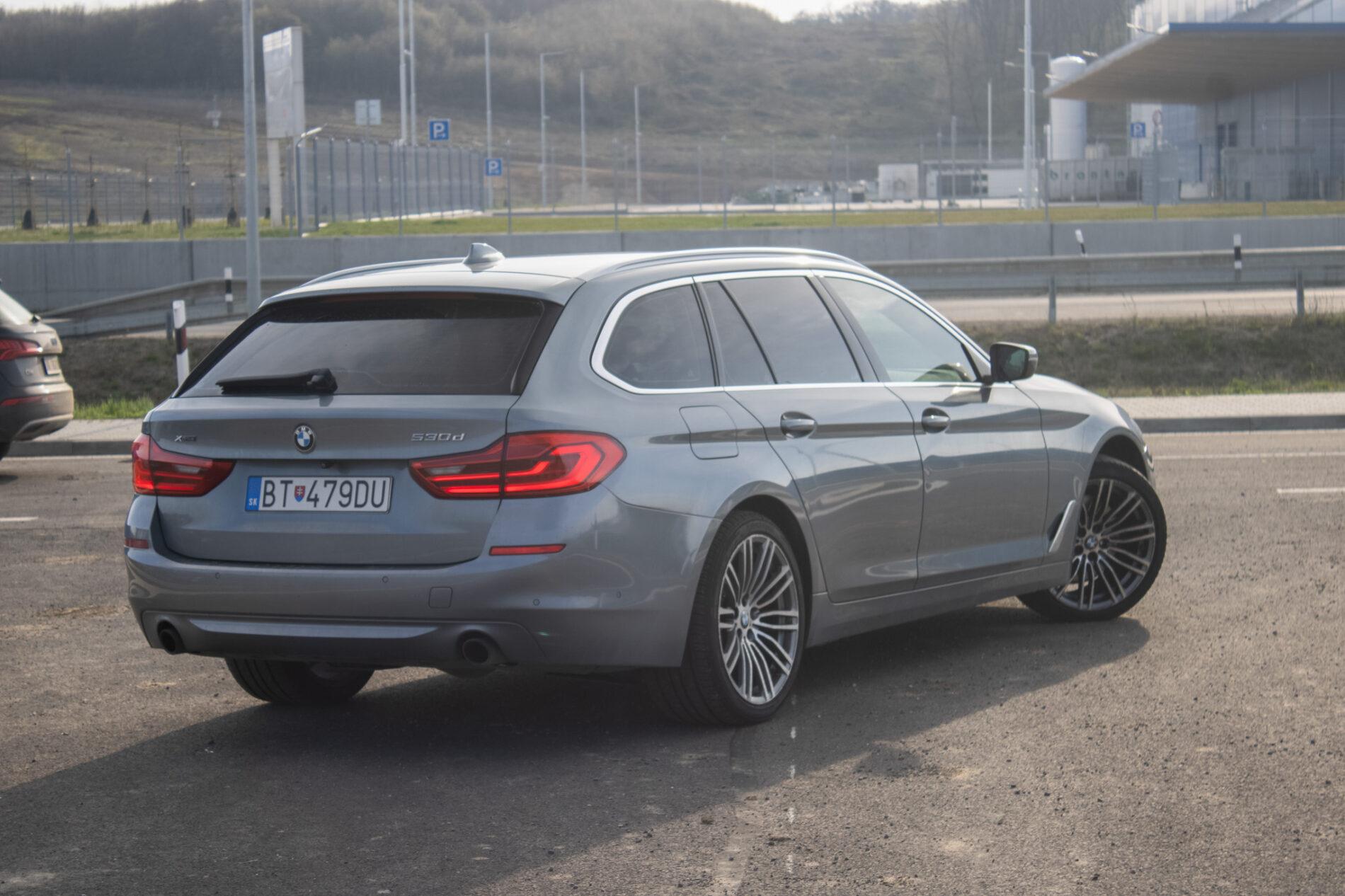 2017 BMW 530d, sivá kombi, 284 000 km