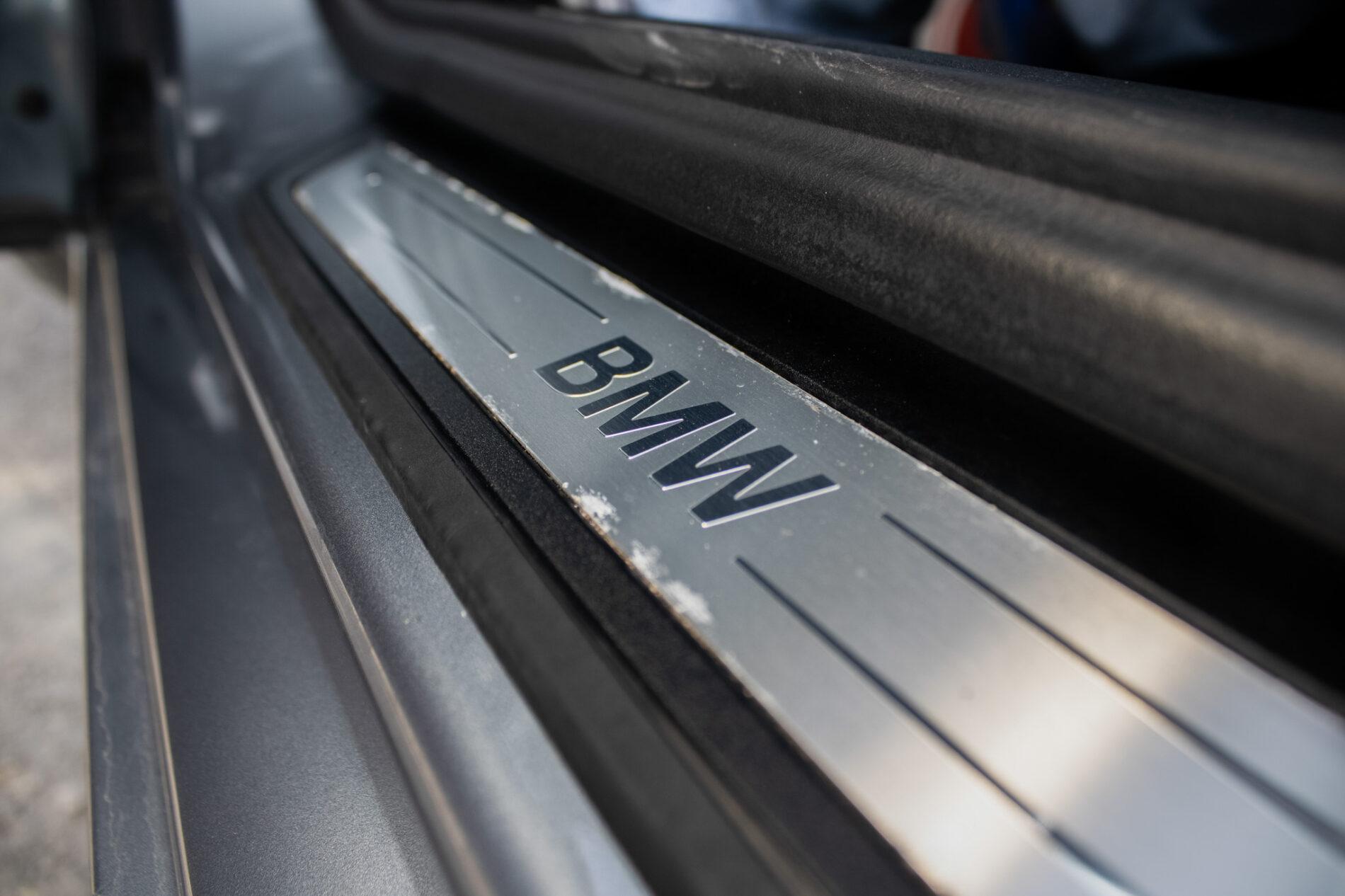 2017 BMW 530d, sivá kombi, 284 000 km