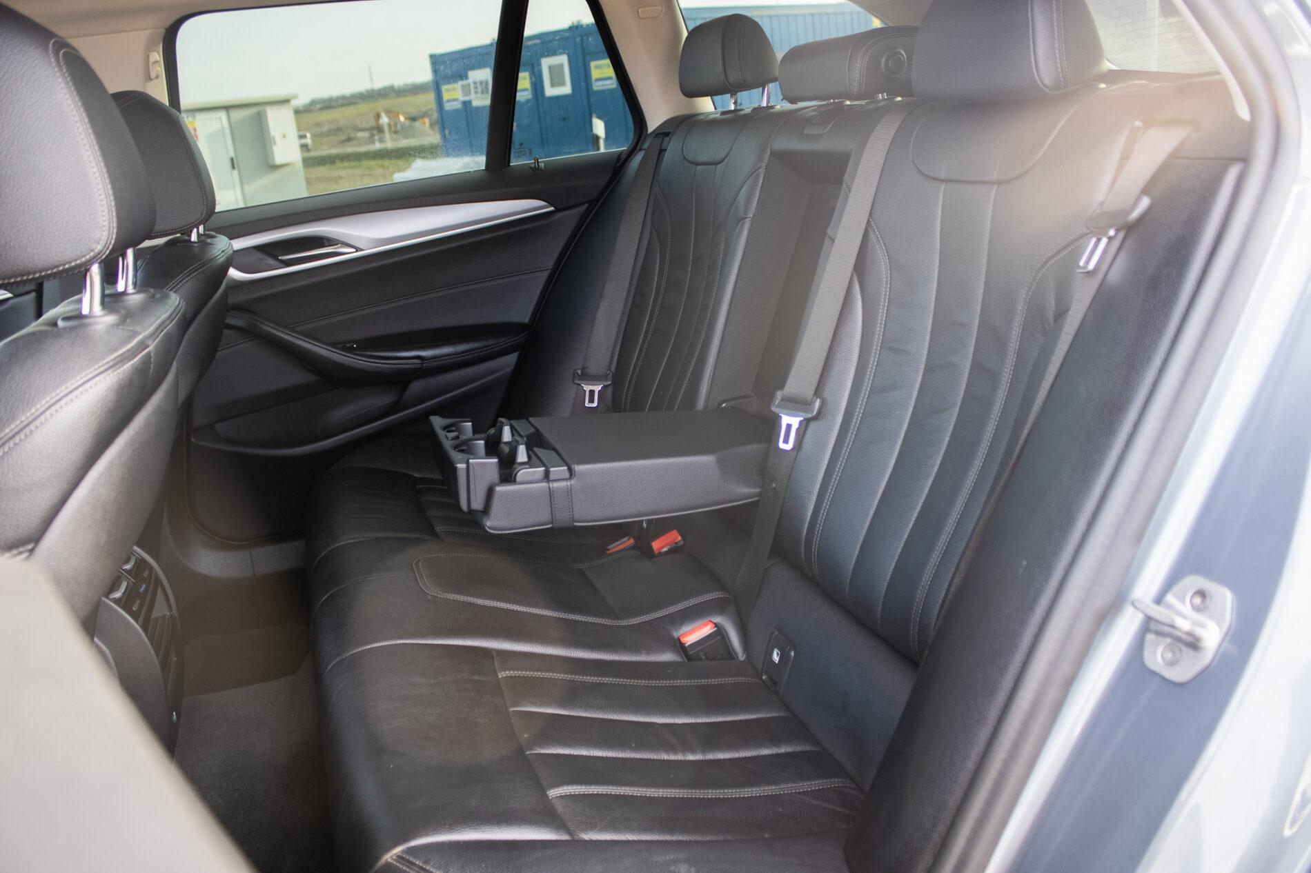2017 BMW 530d, sivá kombi, 284 000 km