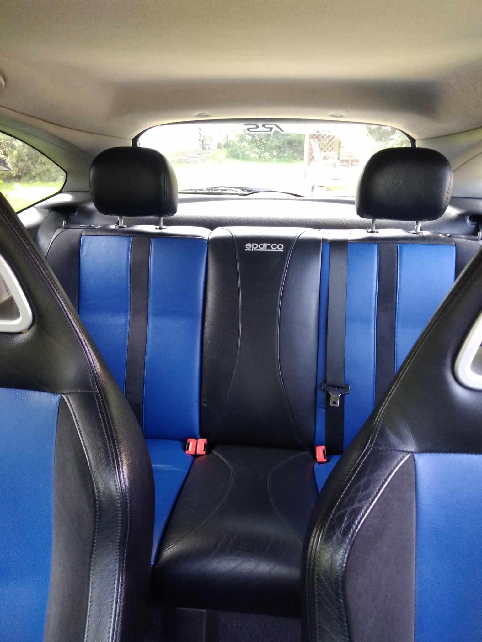 2002 Ford Focus RS, tmavomodrá hatchback, 117 000 km