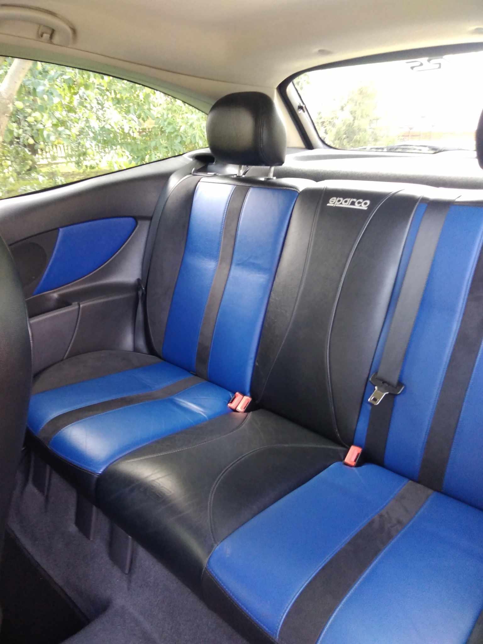 2002 Ford Focus RS, tmavomodrá hatchback, 117 000 km