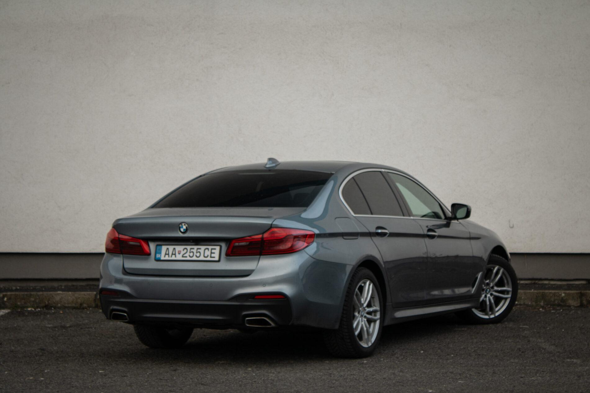 2017 BMW 540d, sivá sedan, 182 573 km