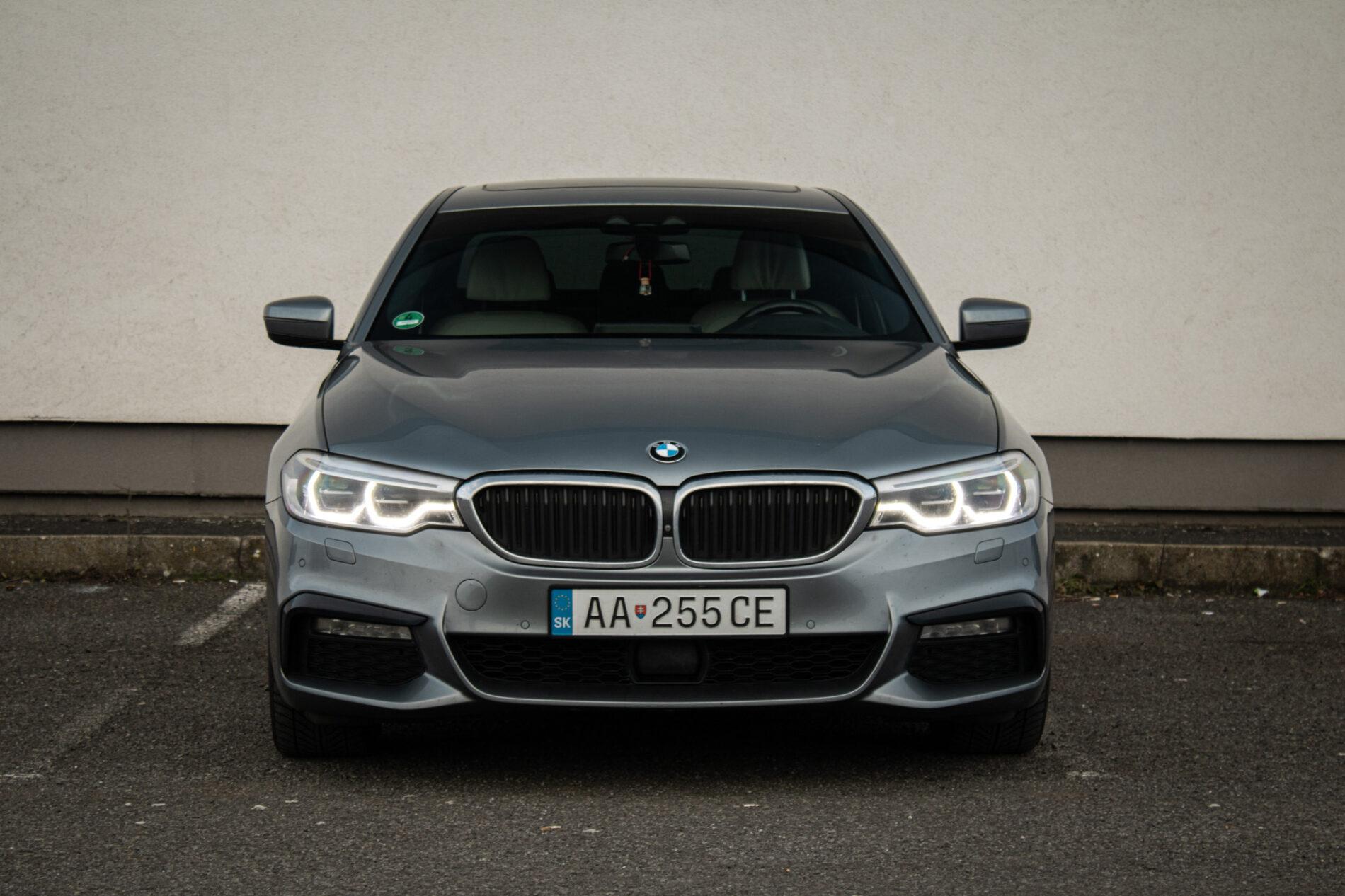 2017 BMW 540d, sivá sedan, 182 573 km