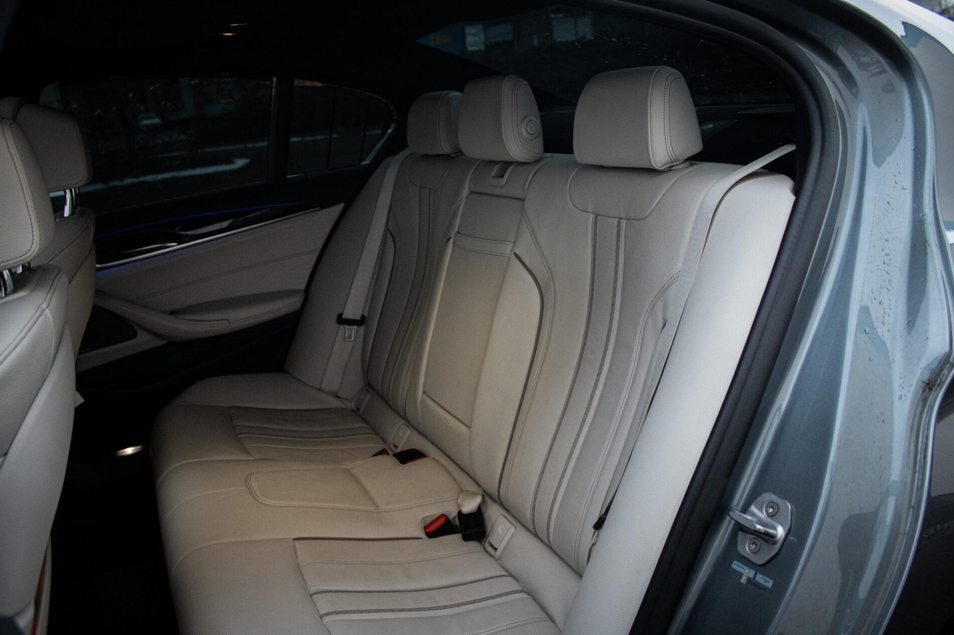 2017 BMW 540d, sivá sedan, 182 573 km