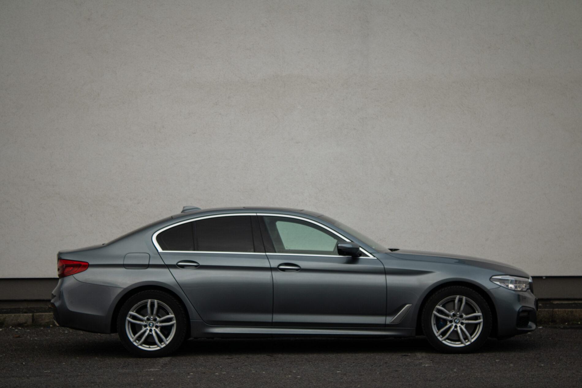 2017 BMW 540d, sivá sedan, 182 573 km