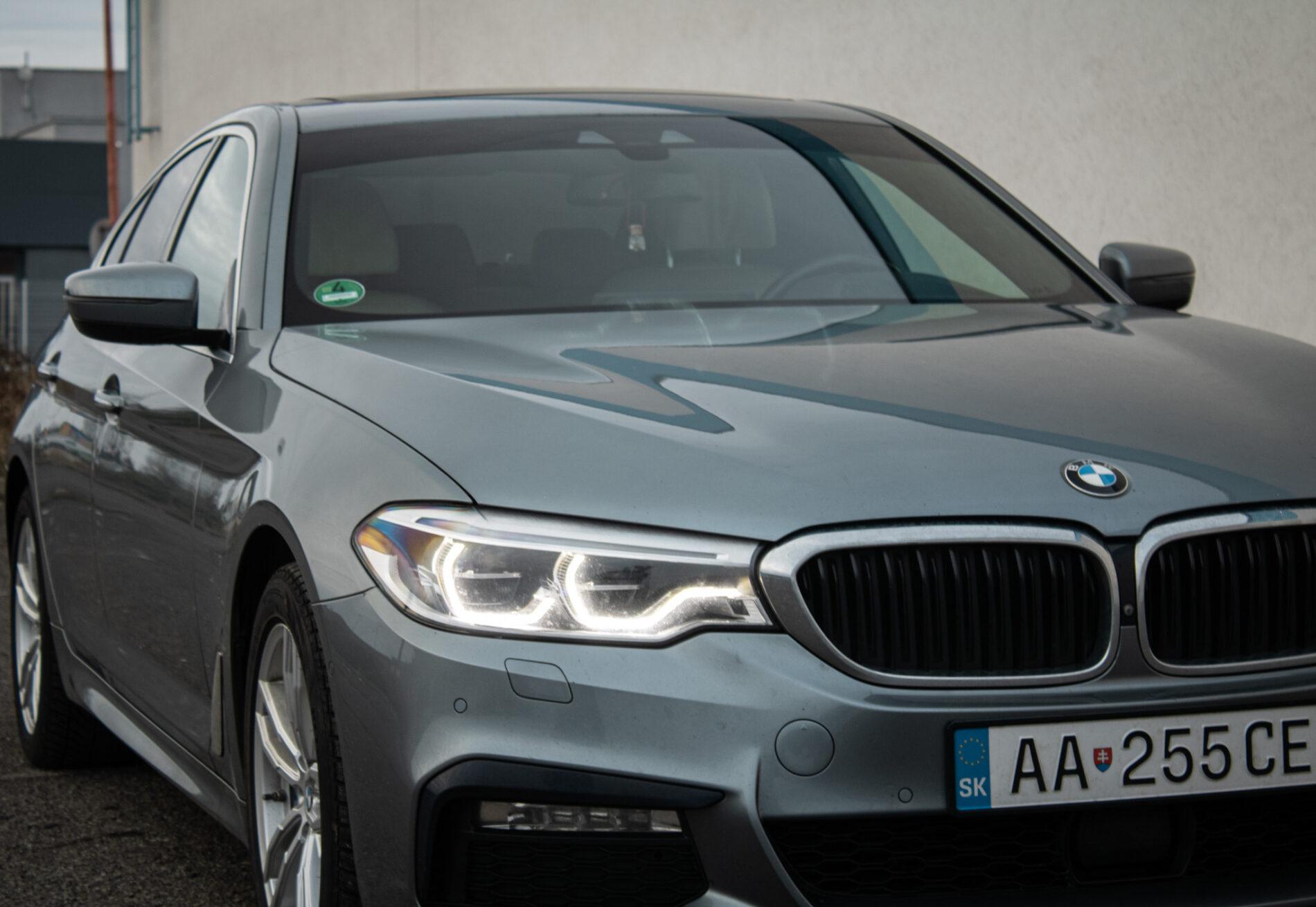 2017 BMW 540d, sivá sedan, 182 573 km