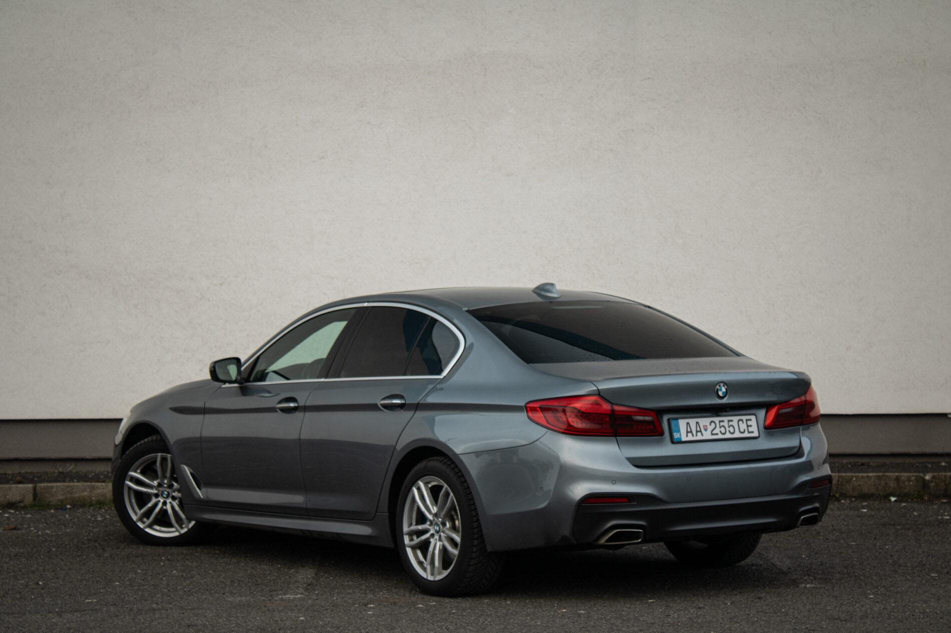 2017 BMW 540d, sivá sedan, 182 573 km