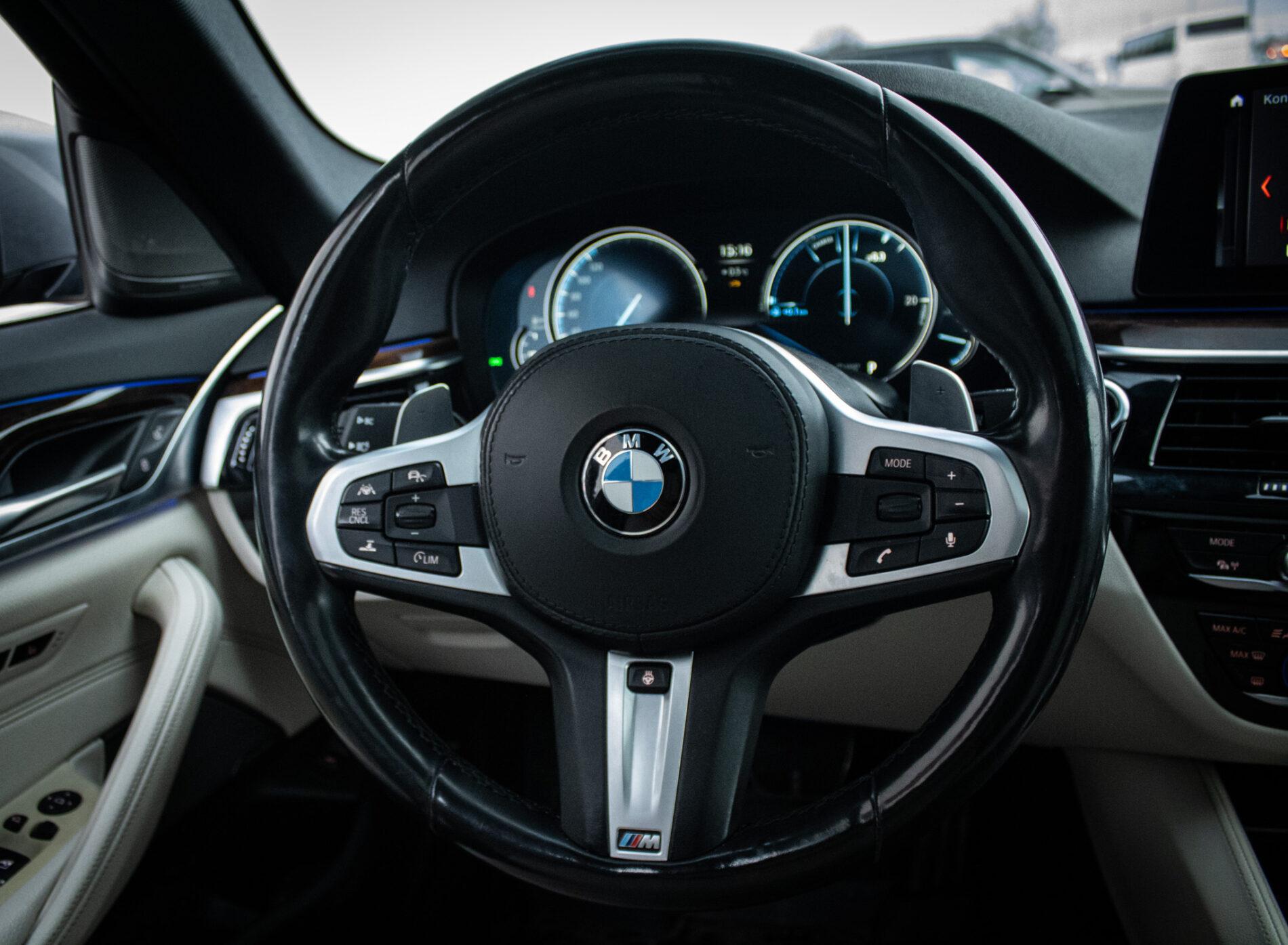 2017 BMW 540d, sivá sedan, 182 573 km