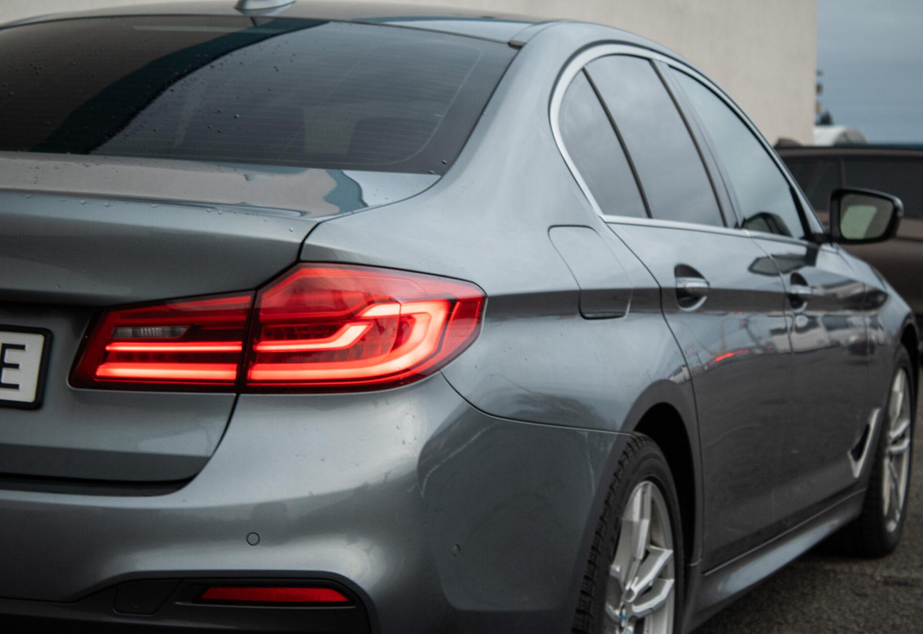 2017 BMW 540d, sivá sedan, 182 573 km