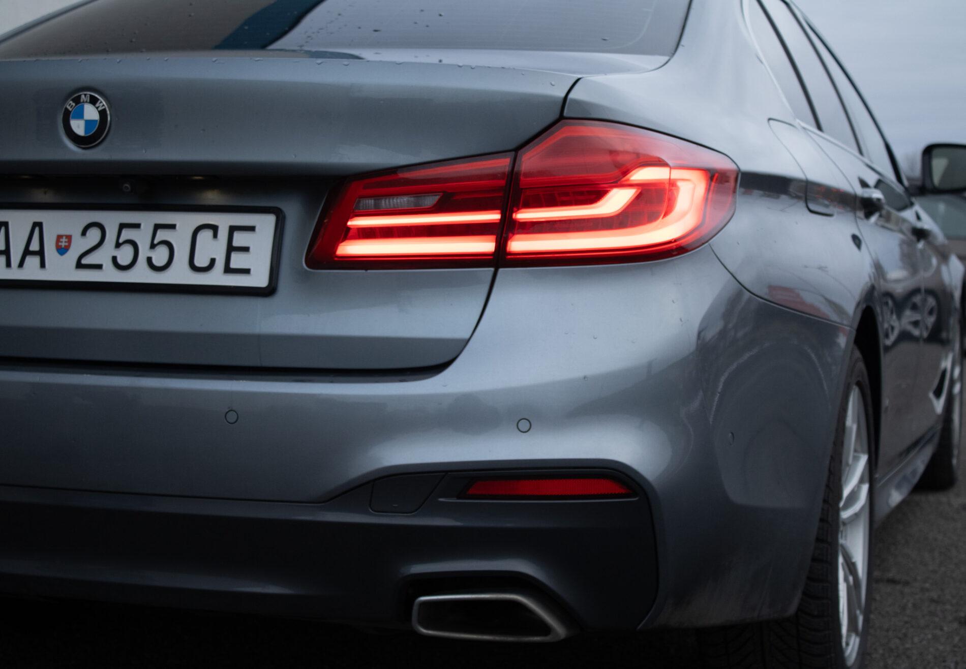 2017 BMW 540d, sivá sedan, 182 573 km