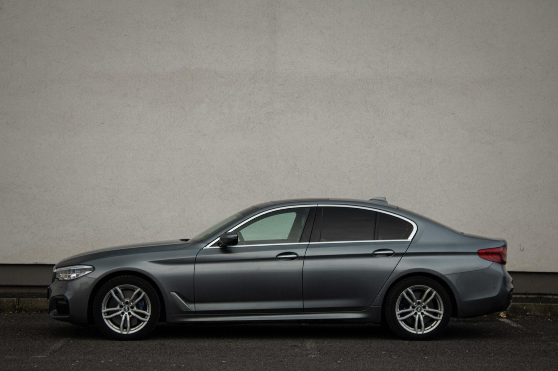 2017 BMW 540d, sivá sedan, 182 573 km