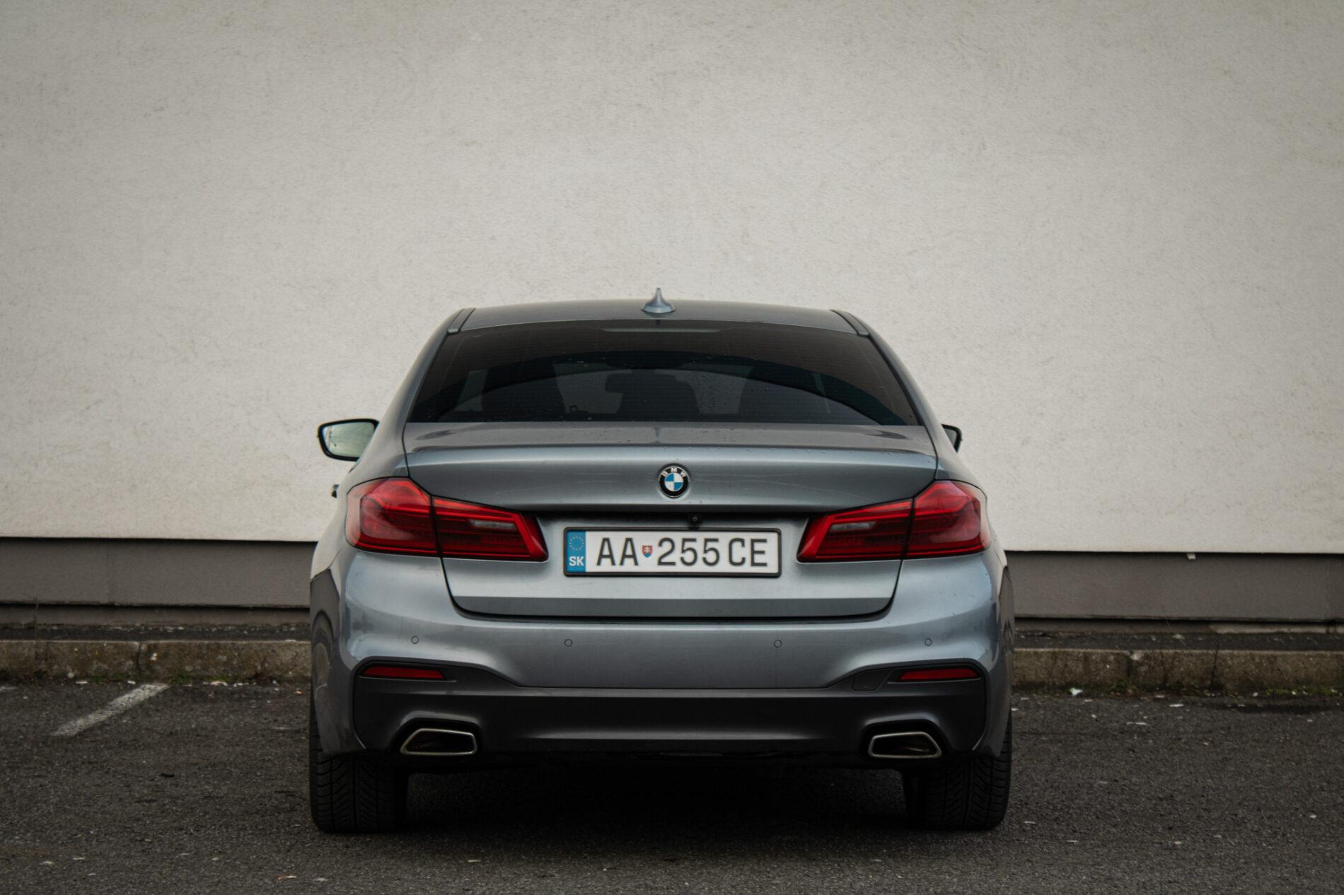 2017 BMW 540d, sivá sedan, 182 573 km