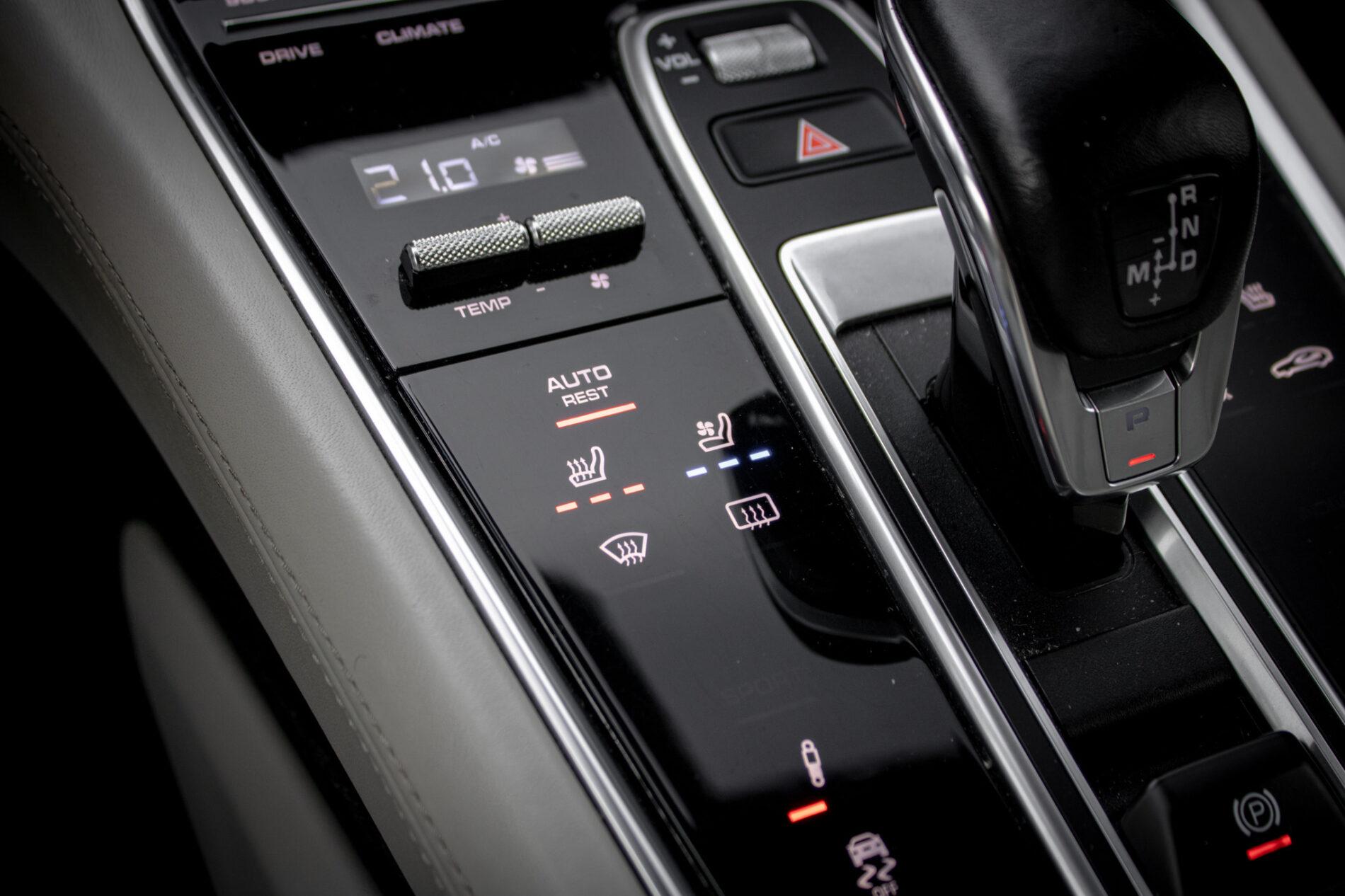 2016 Porsche Panamera 4S Diesel, čierna, 257 613 km