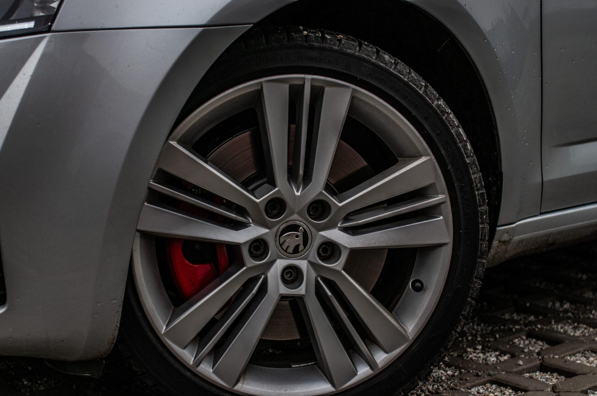 2015 Skoda Octavia RS, strieborná kombi, 240 701 km