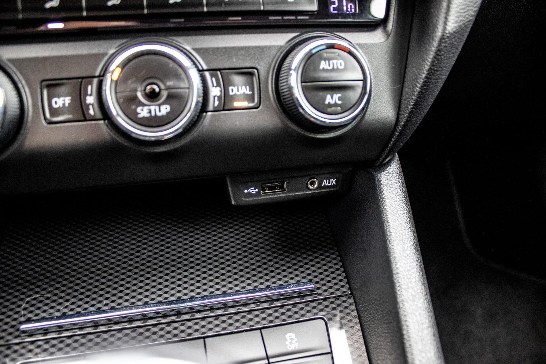 2015 Skoda Octavia RS, strieborná kombi, 240 701 km