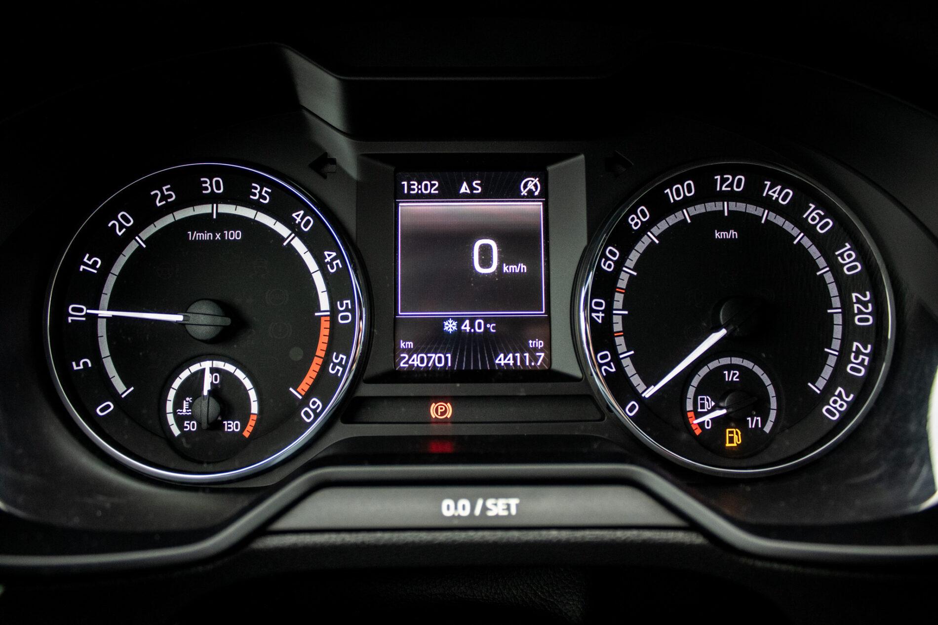 2015 Skoda Octavia RS, strieborná kombi, 240 701 km