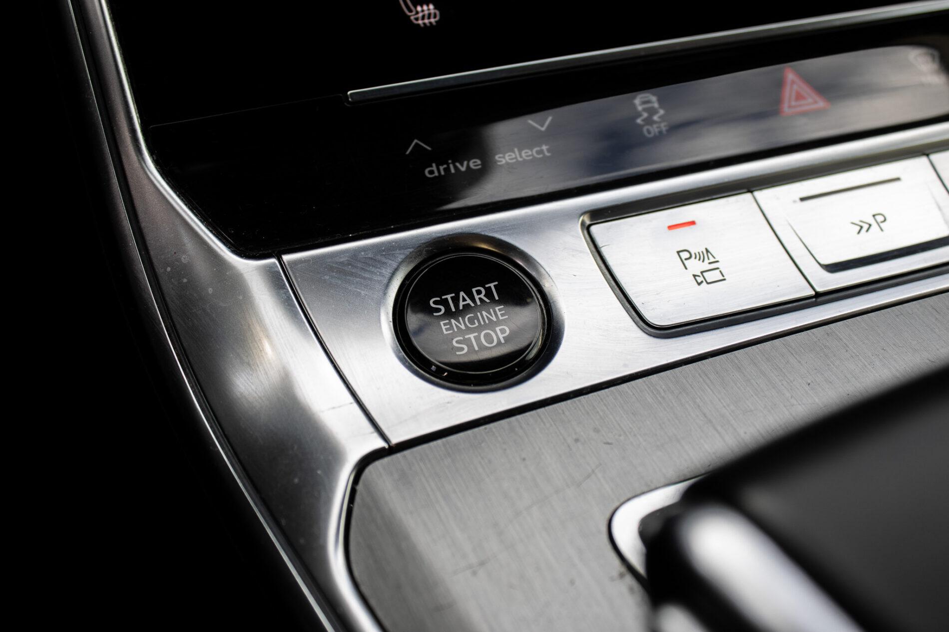 2020 AUDI A6, sivá kombi, 112 831 km