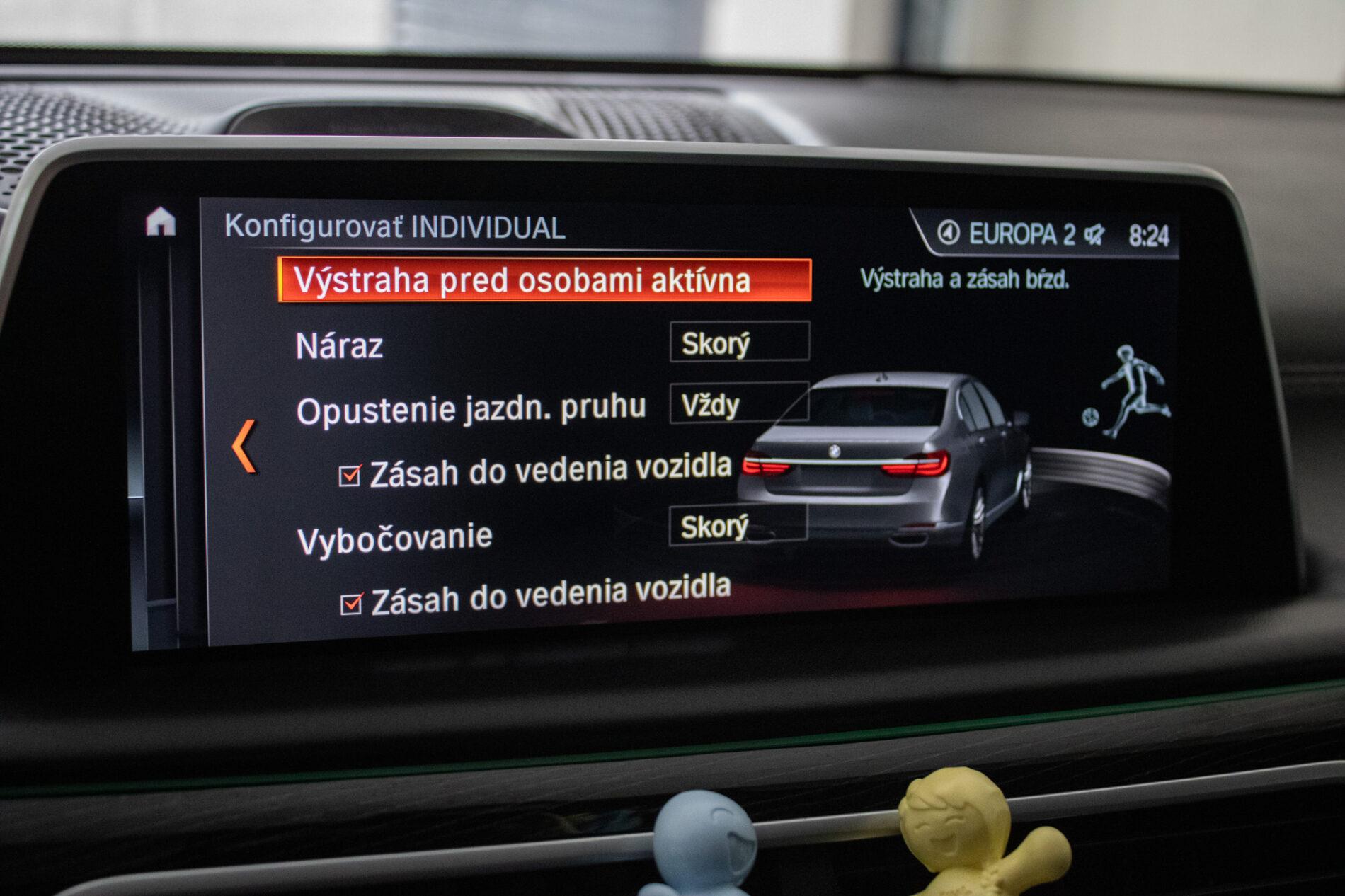 2018 BMW 740d, biela sedan, 208 000 km