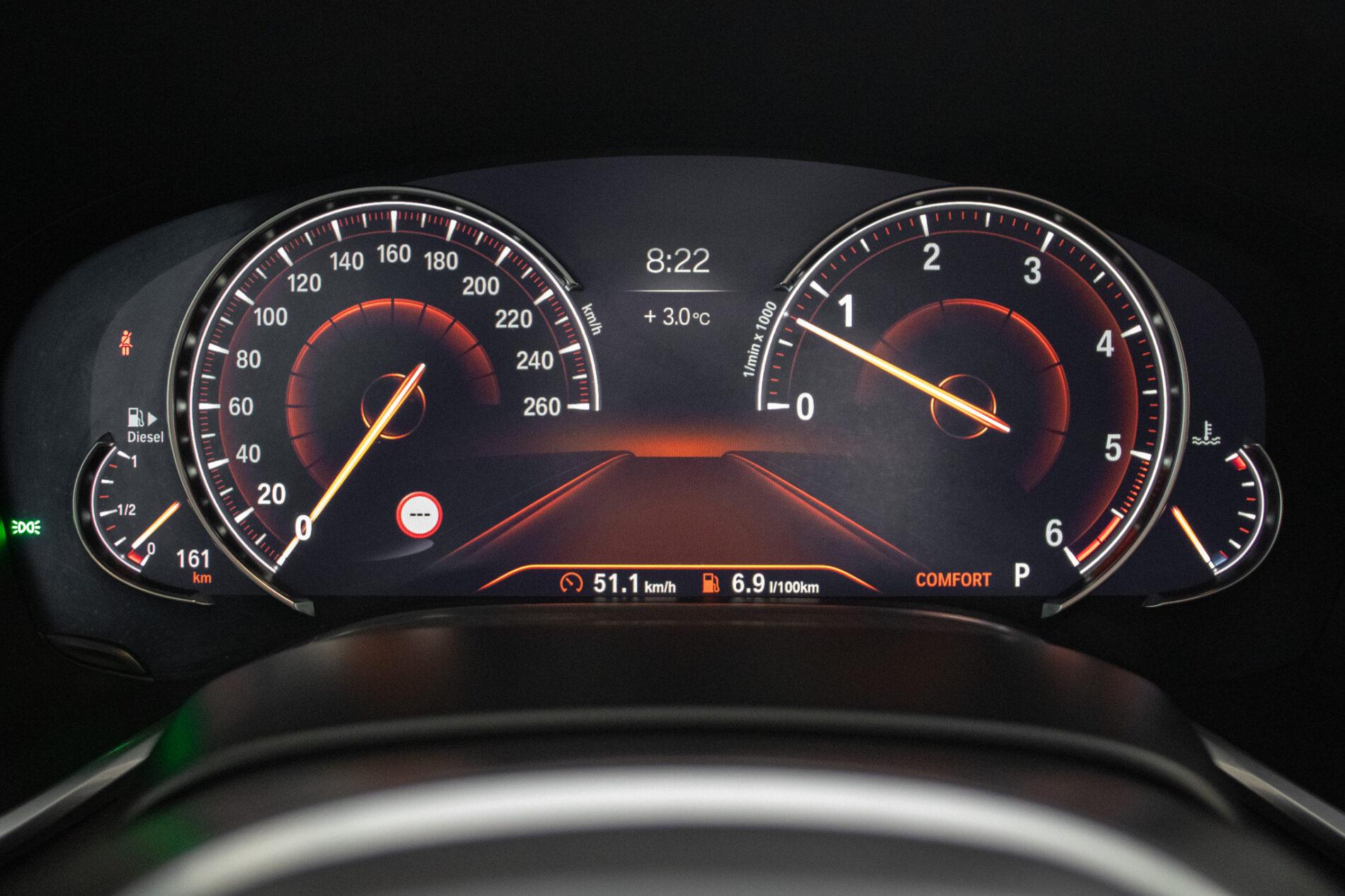 2018 BMW 740d, biela sedan, 208 000 km