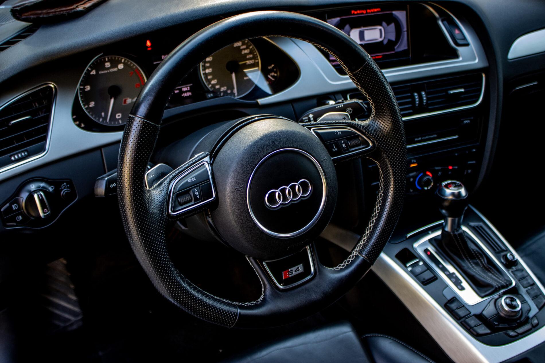 2011 AUDI S4, modrá kombi, 141 540 km