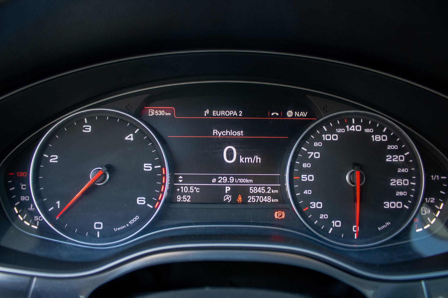 2012 AUDI A6, sivá sedan, 257 048 km