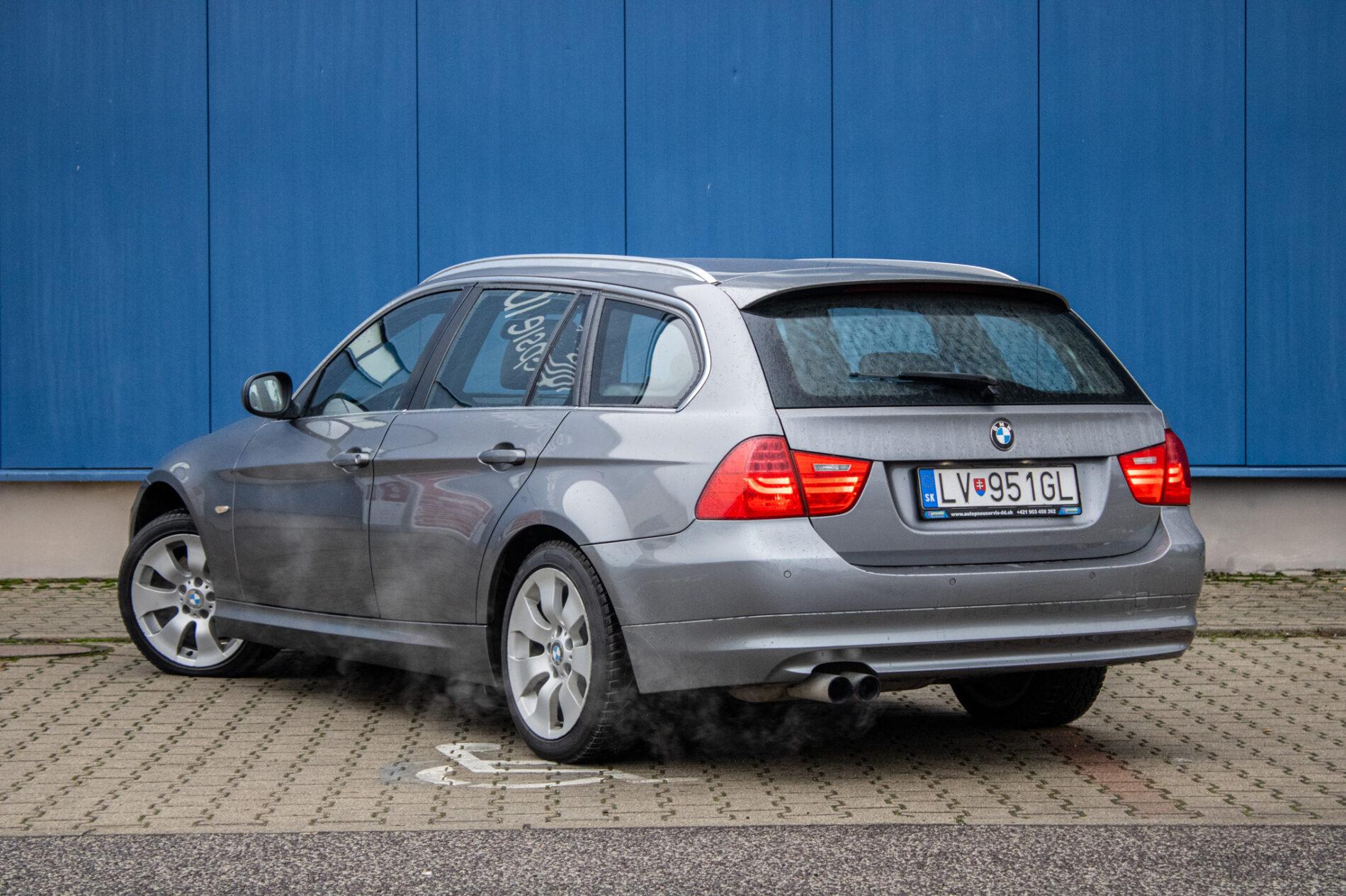2011 BMW 325i, sivá kombi, 293 972 km