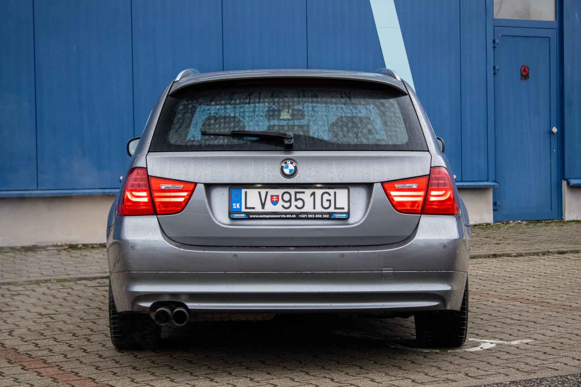 2011 BMW 325i, sivá kombi, 293 972 km