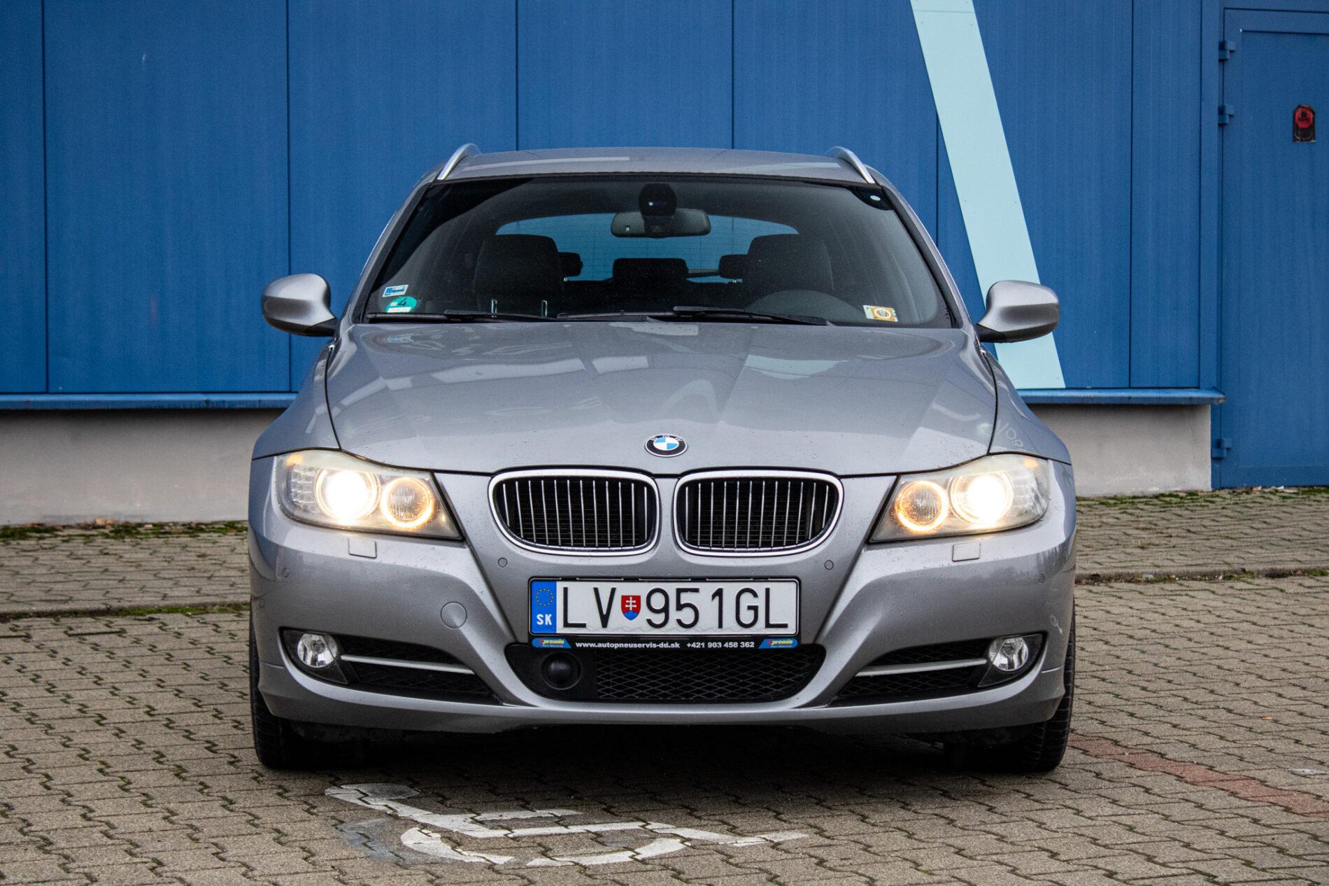 2011 BMW 325i, sivá kombi, 293 972 km