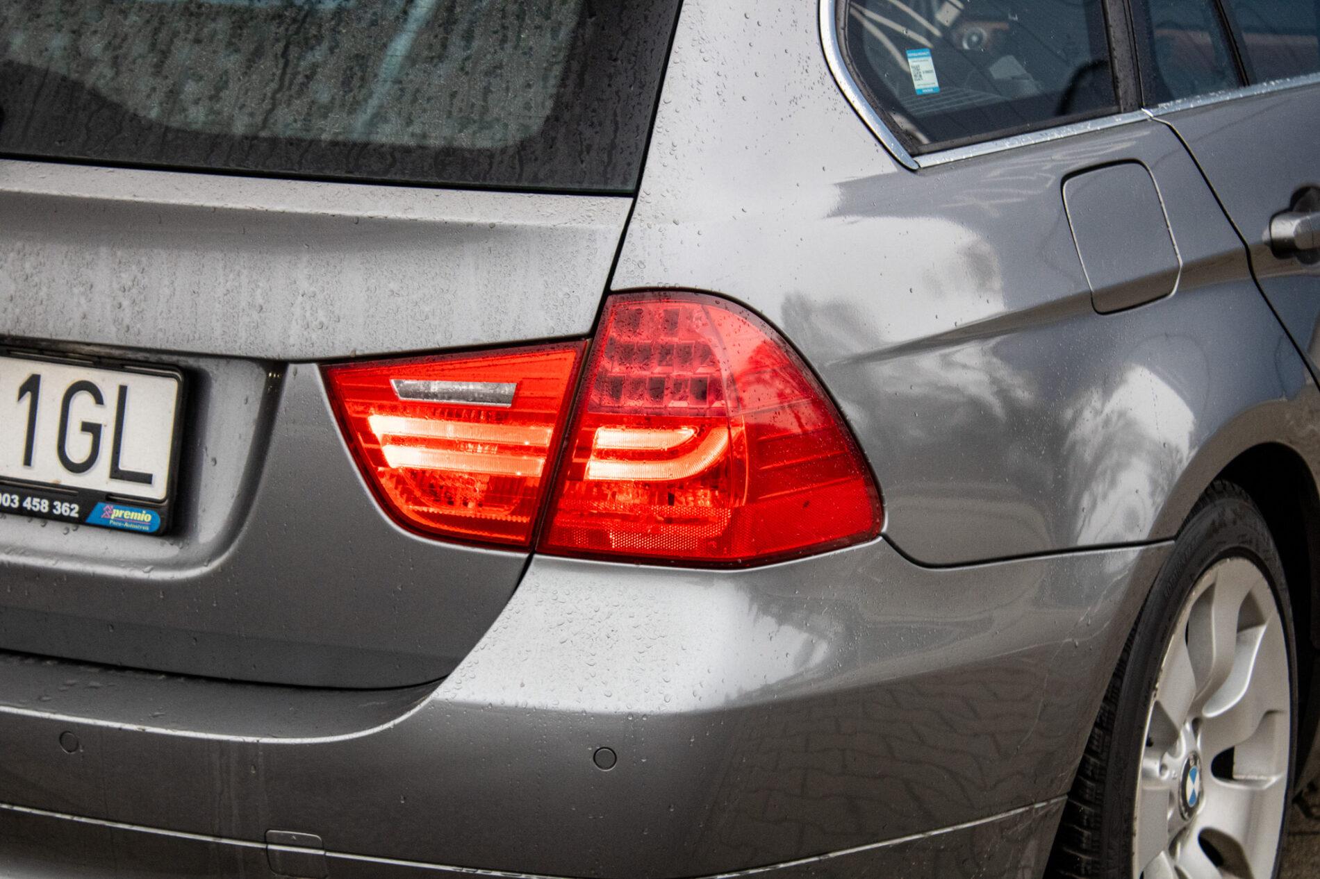 2011 BMW 325i, sivá kombi, 293 972 km