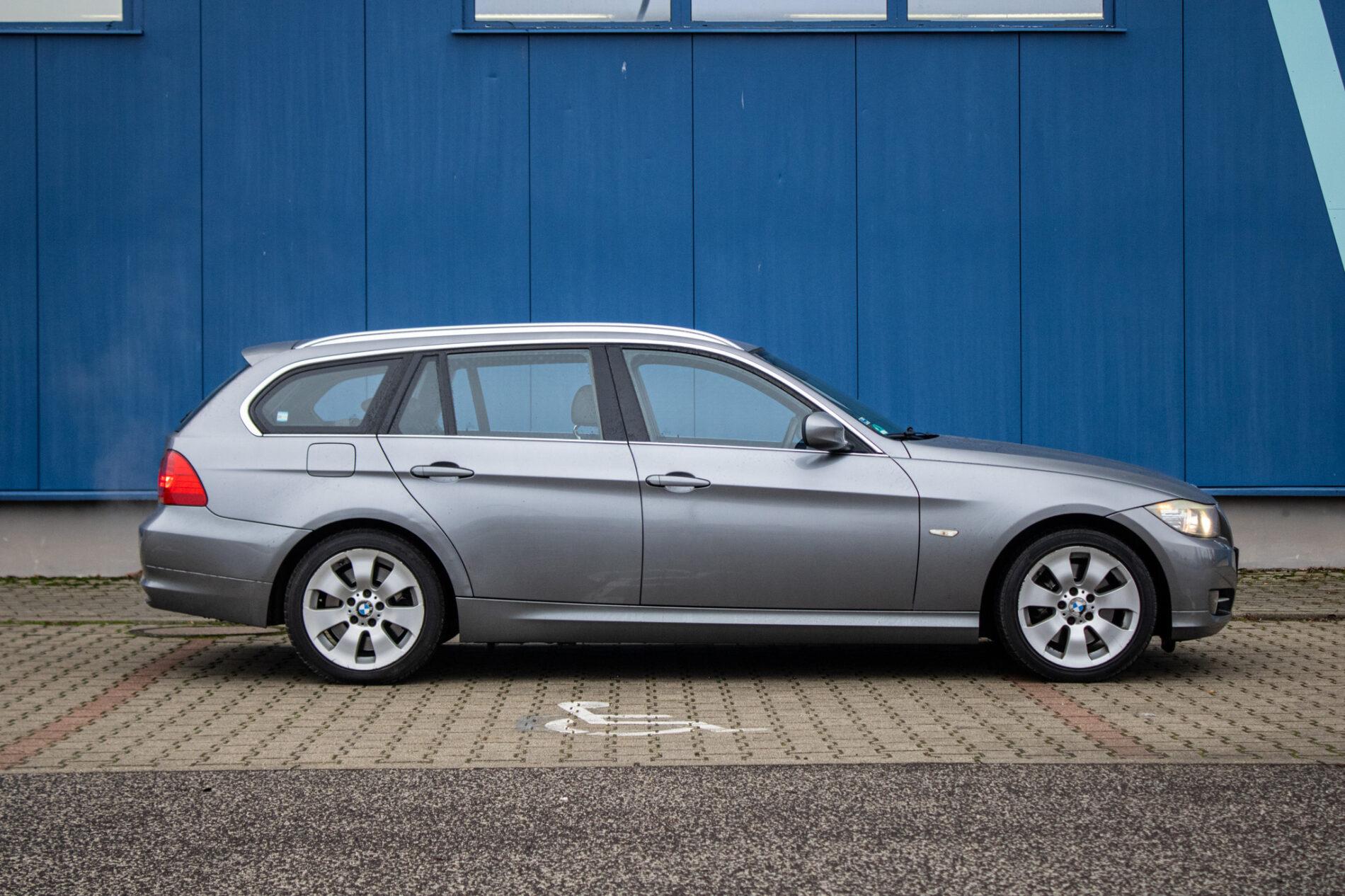 2011 BMW 325i, sivá kombi, 293 972 km