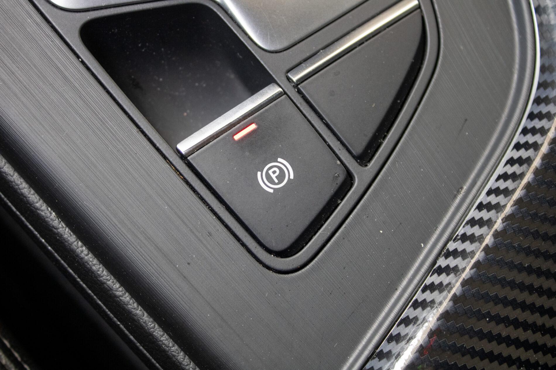 2018 AUDI A4, sivá kombi, 182 788 km