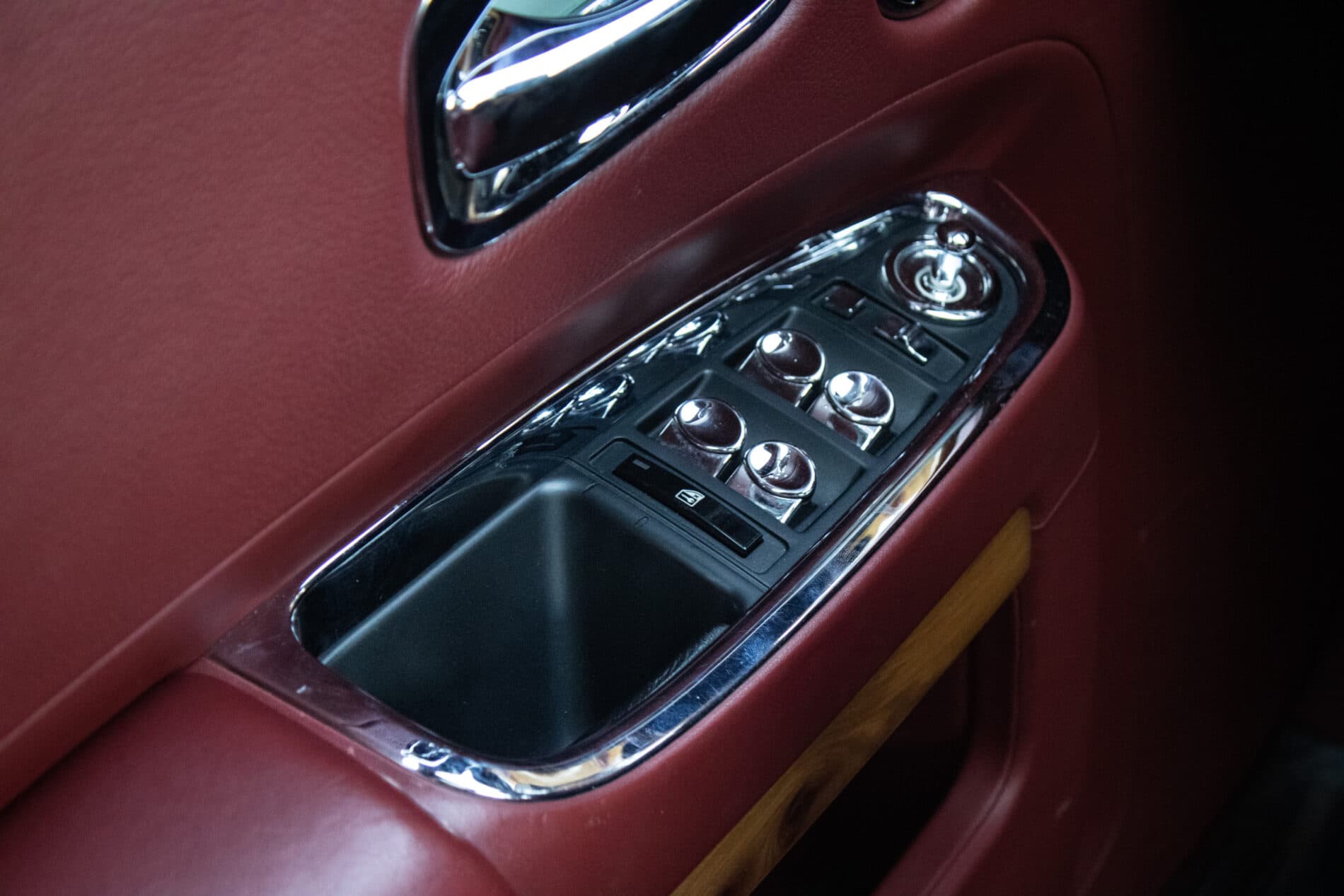 2014 Rolls-Royce Ghost, biela sedan, 89 500 km