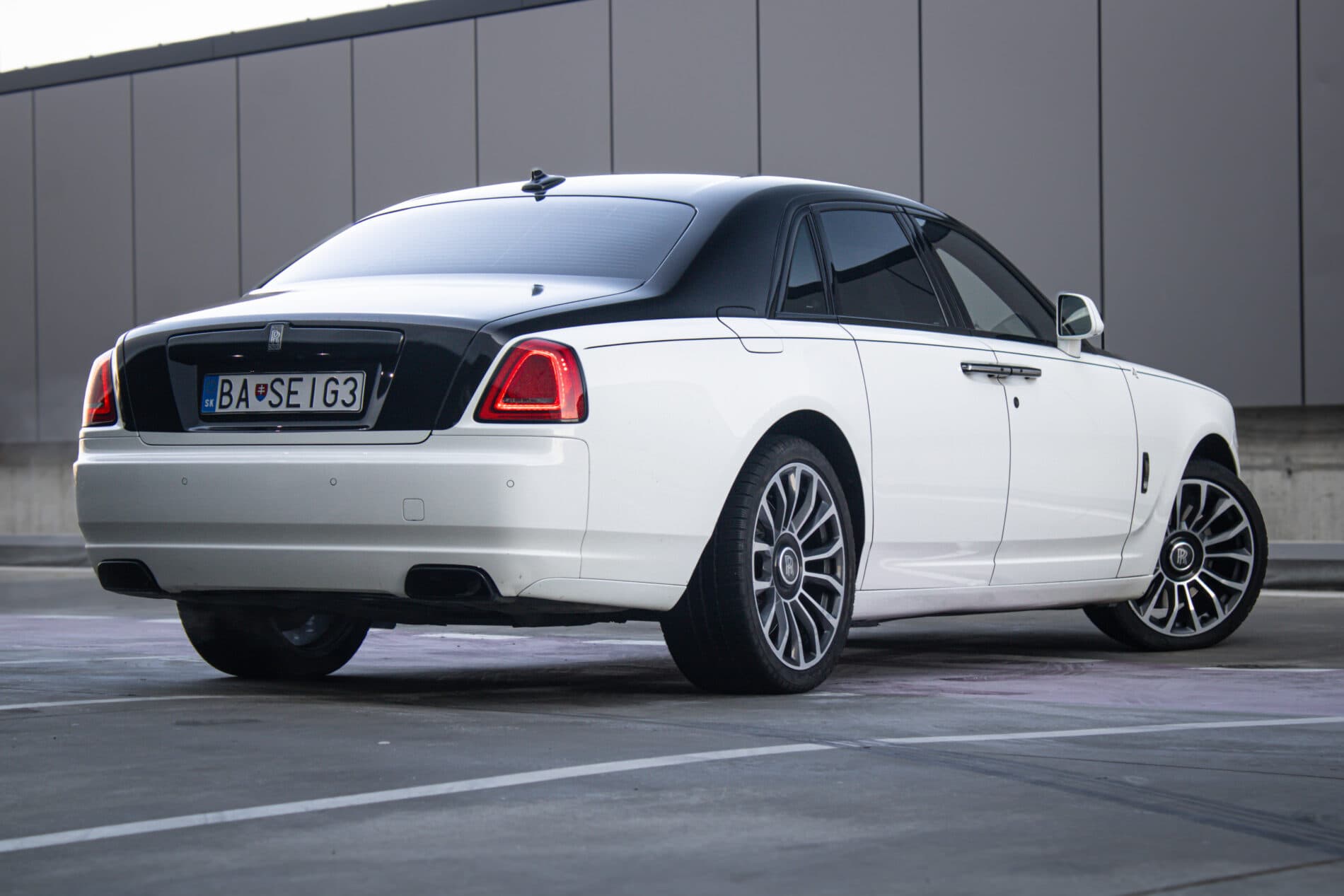 2014 Rolls-Royce Ghost, biela sedan, 89 500 km